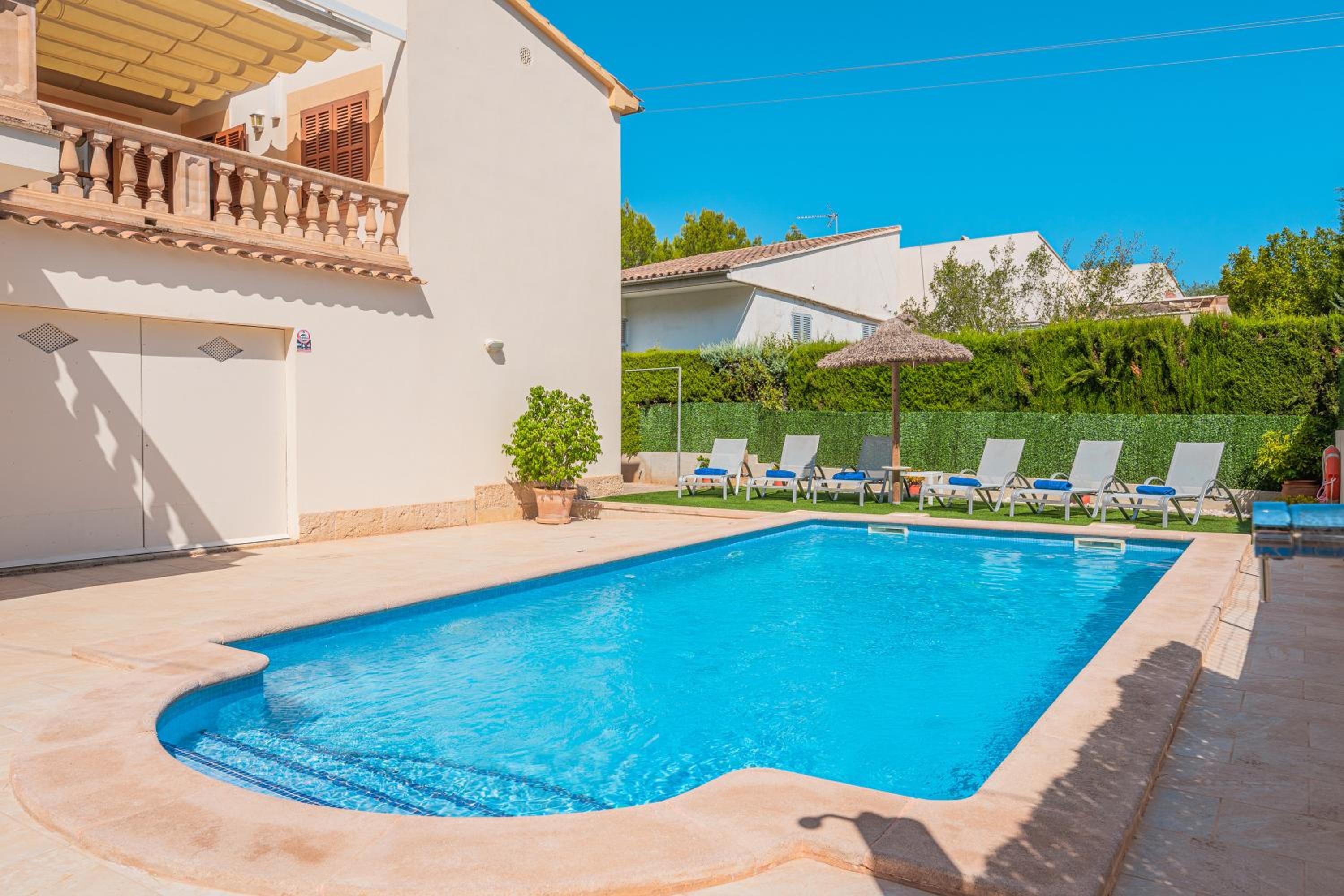 Villa photo 2