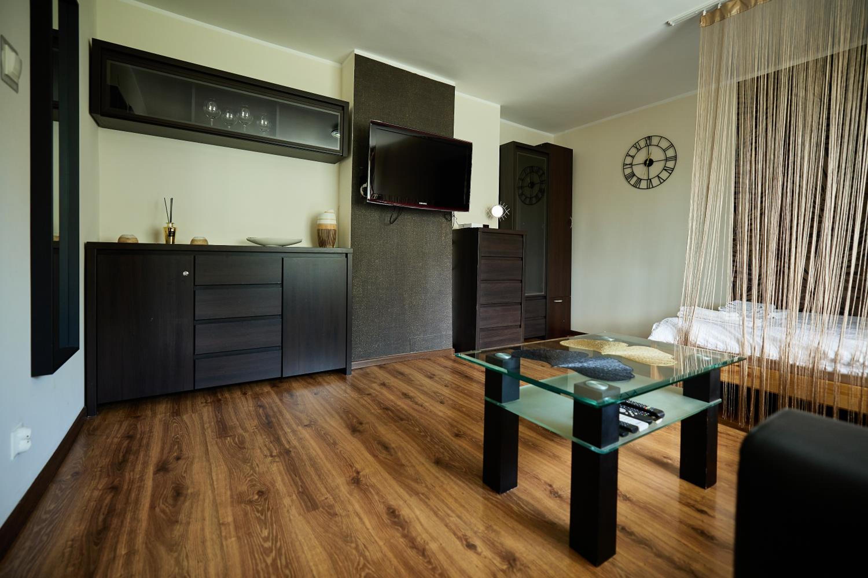 One-Bedroom Apartment - Photo 8