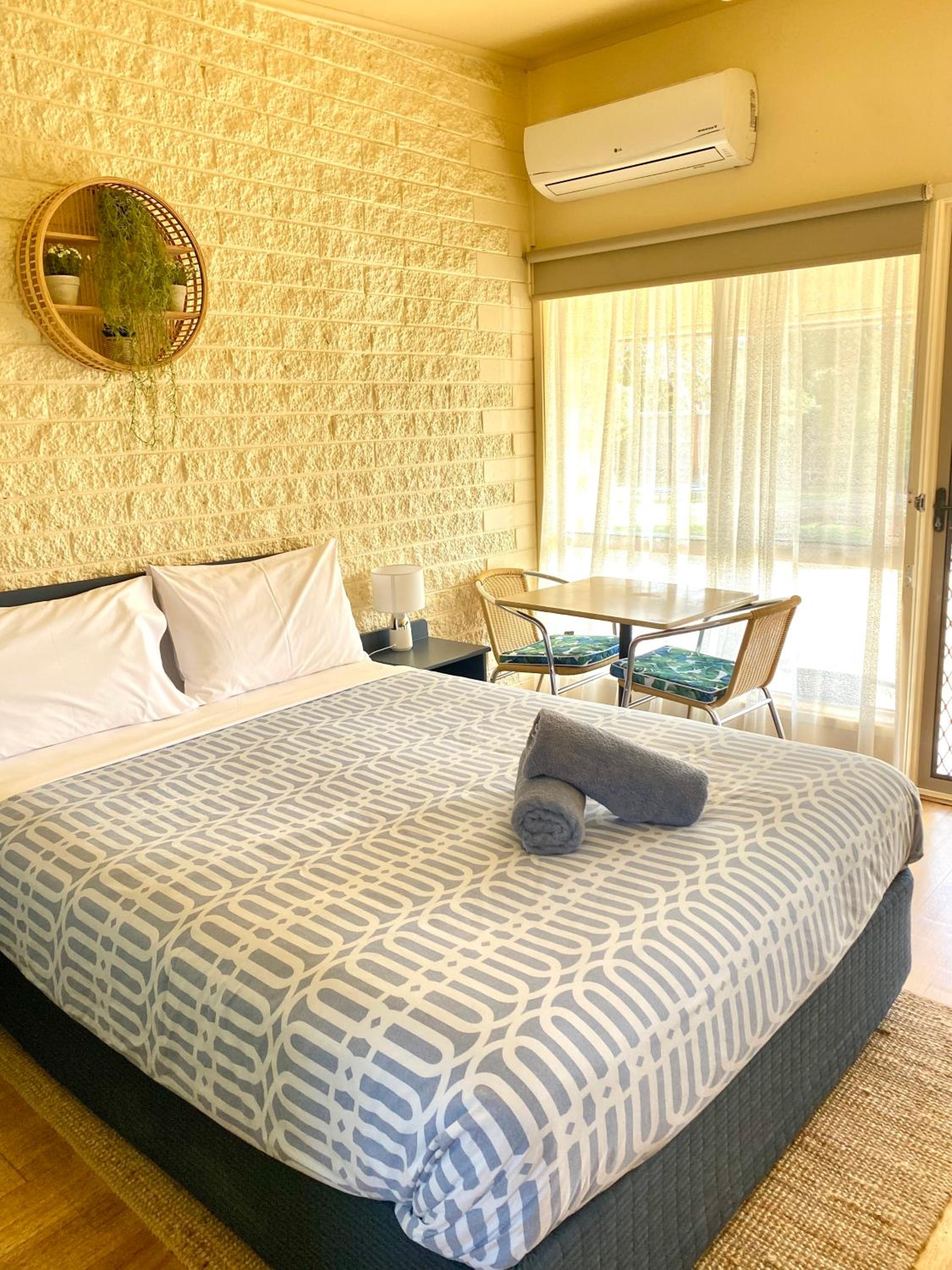 Small Queen Room photo 3