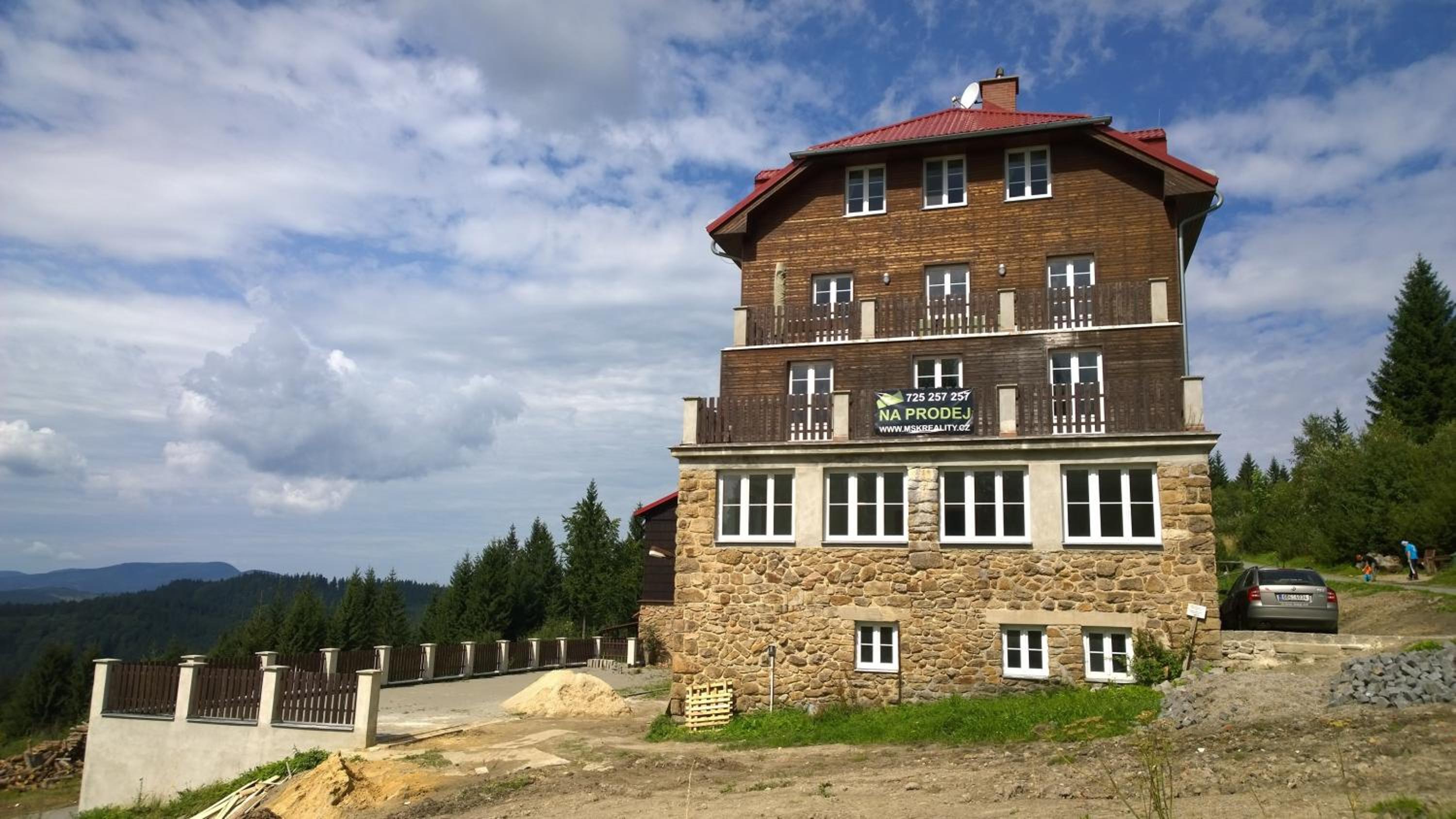 Apartment with Mountain View photo 2