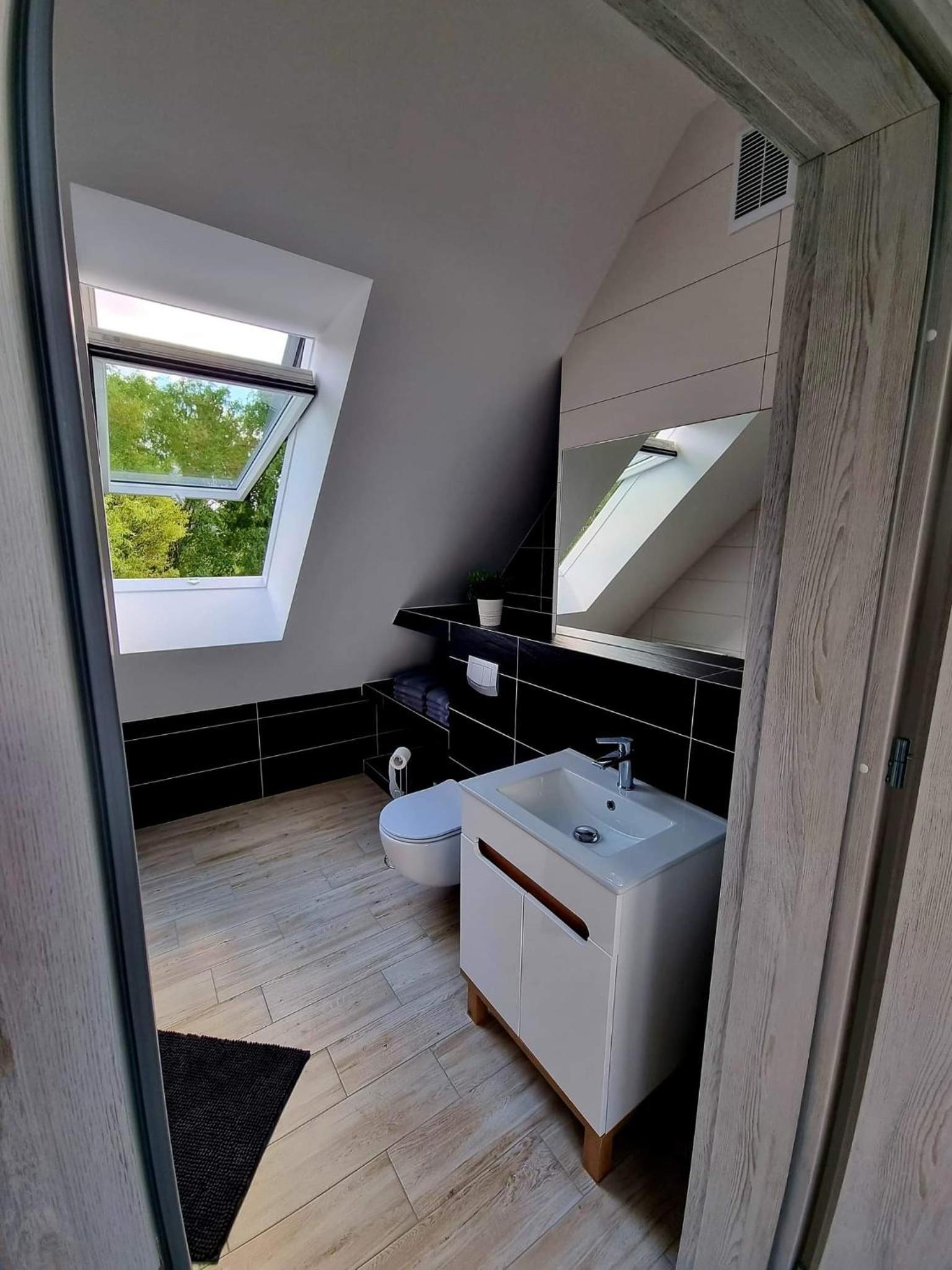Apartment with Balcony - Photo 8