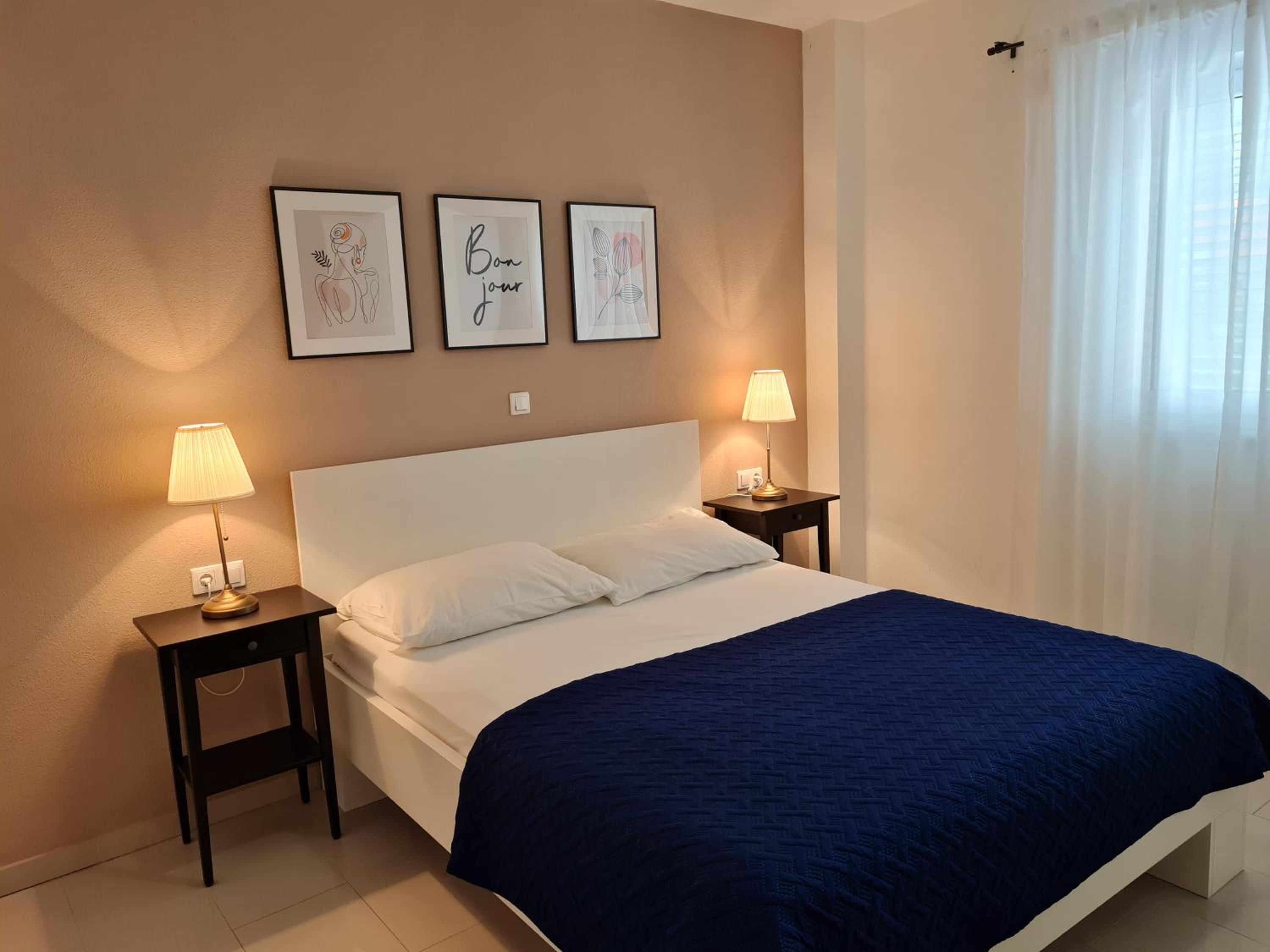 One-Bedroom Apartment with Balcony and Sea View photo 2