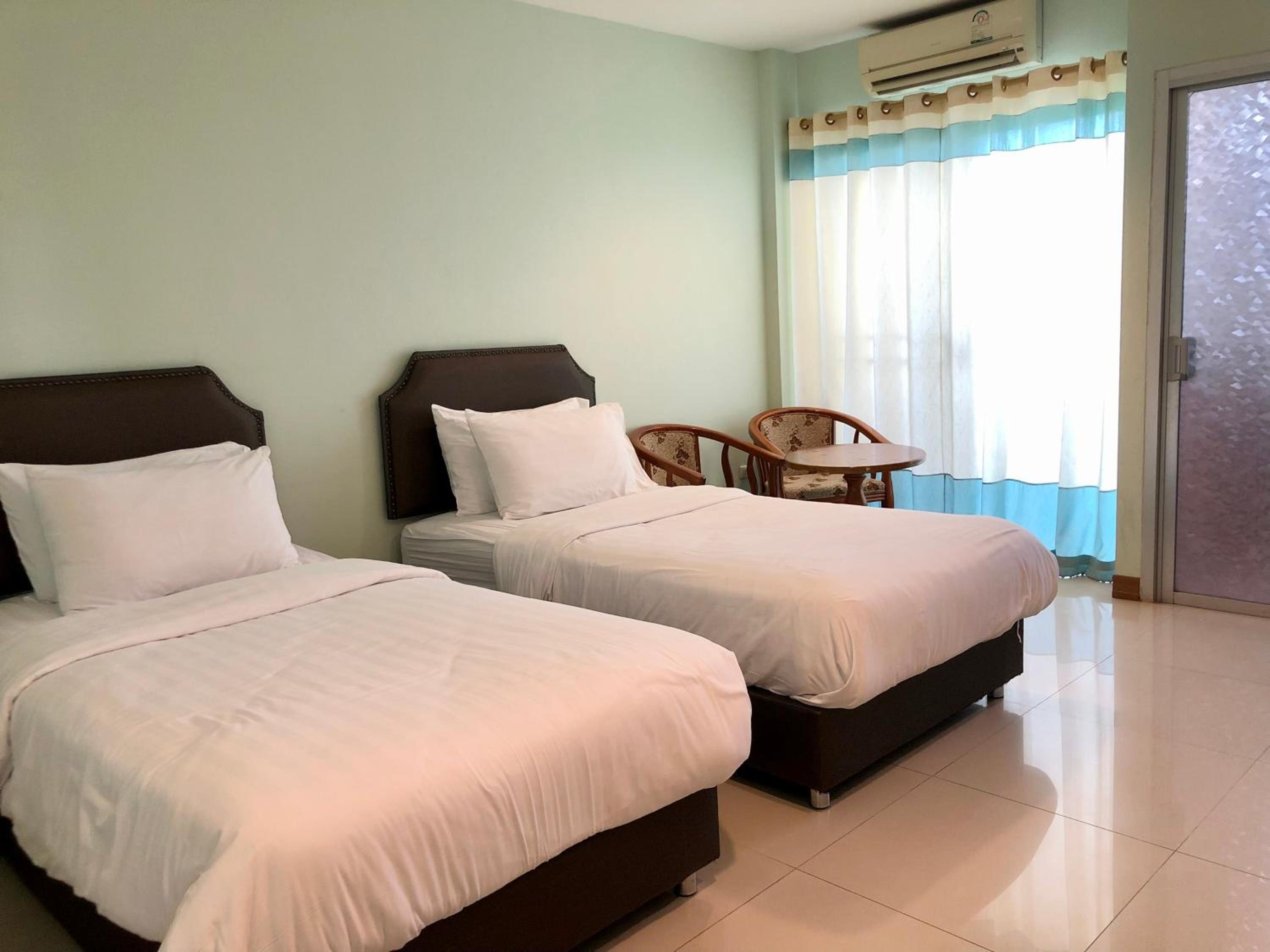 Standard Twin Room - Photo 3