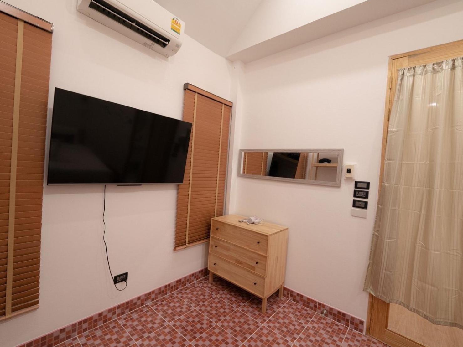 Villa with Private Pool - Photo 2