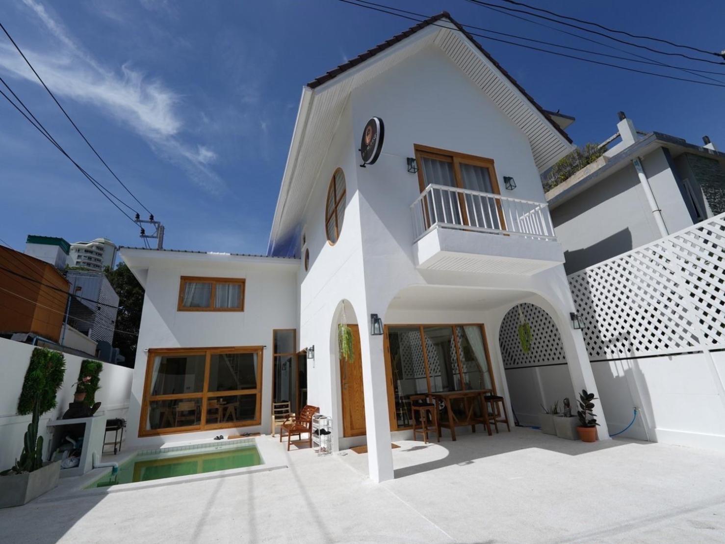 Villa with Private Pool - Photo 12