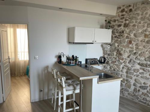 Apartment with Sea View - Photo 5