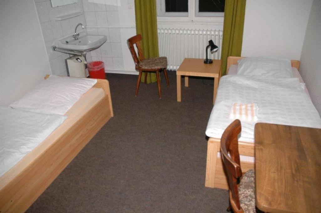 Double or Twin Room with Shared Bathroom photo 1