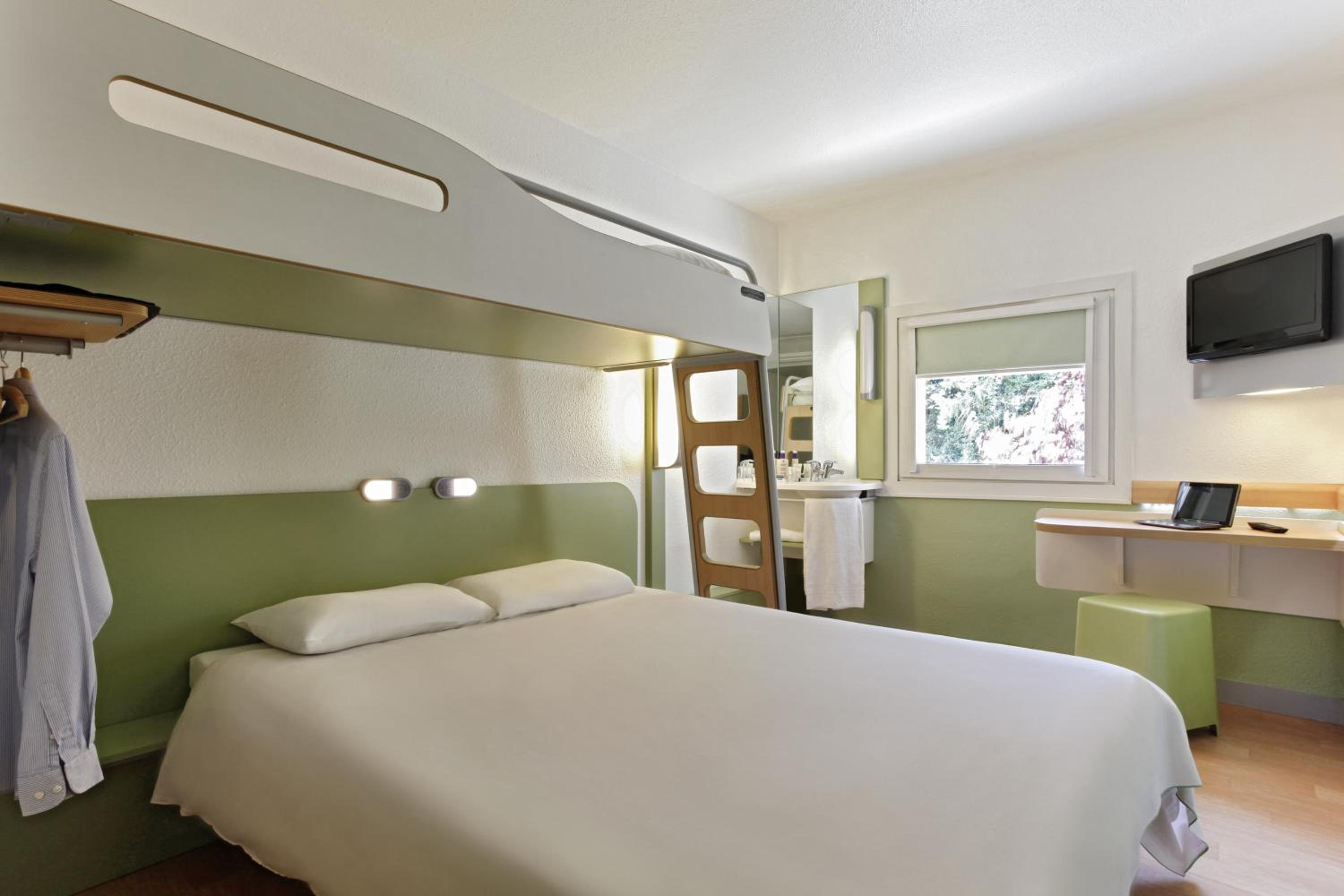 Standard Triple Room photo 2