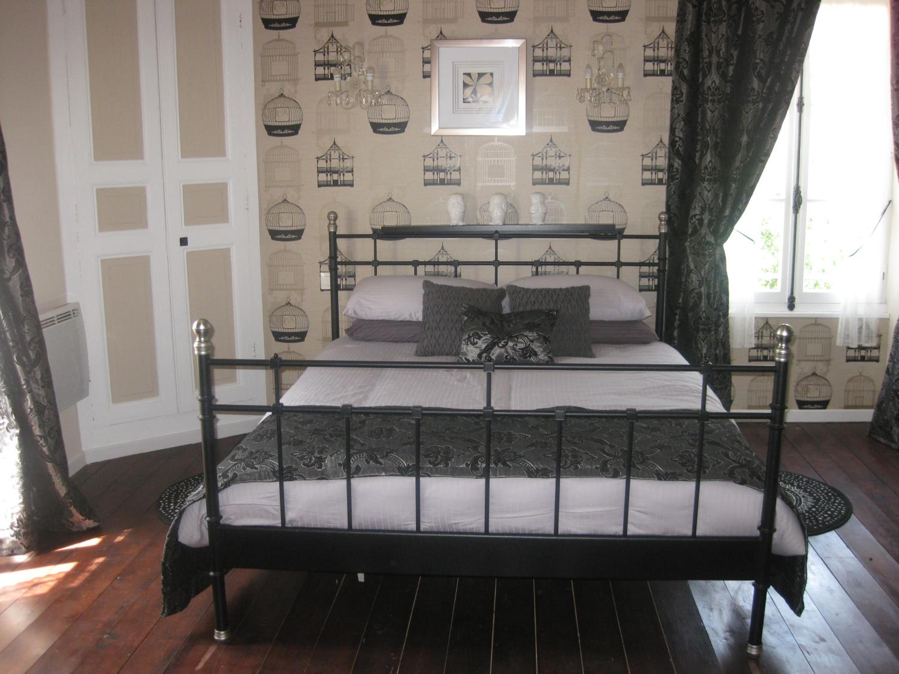 Family Room with Private Bathroom - Photo 6