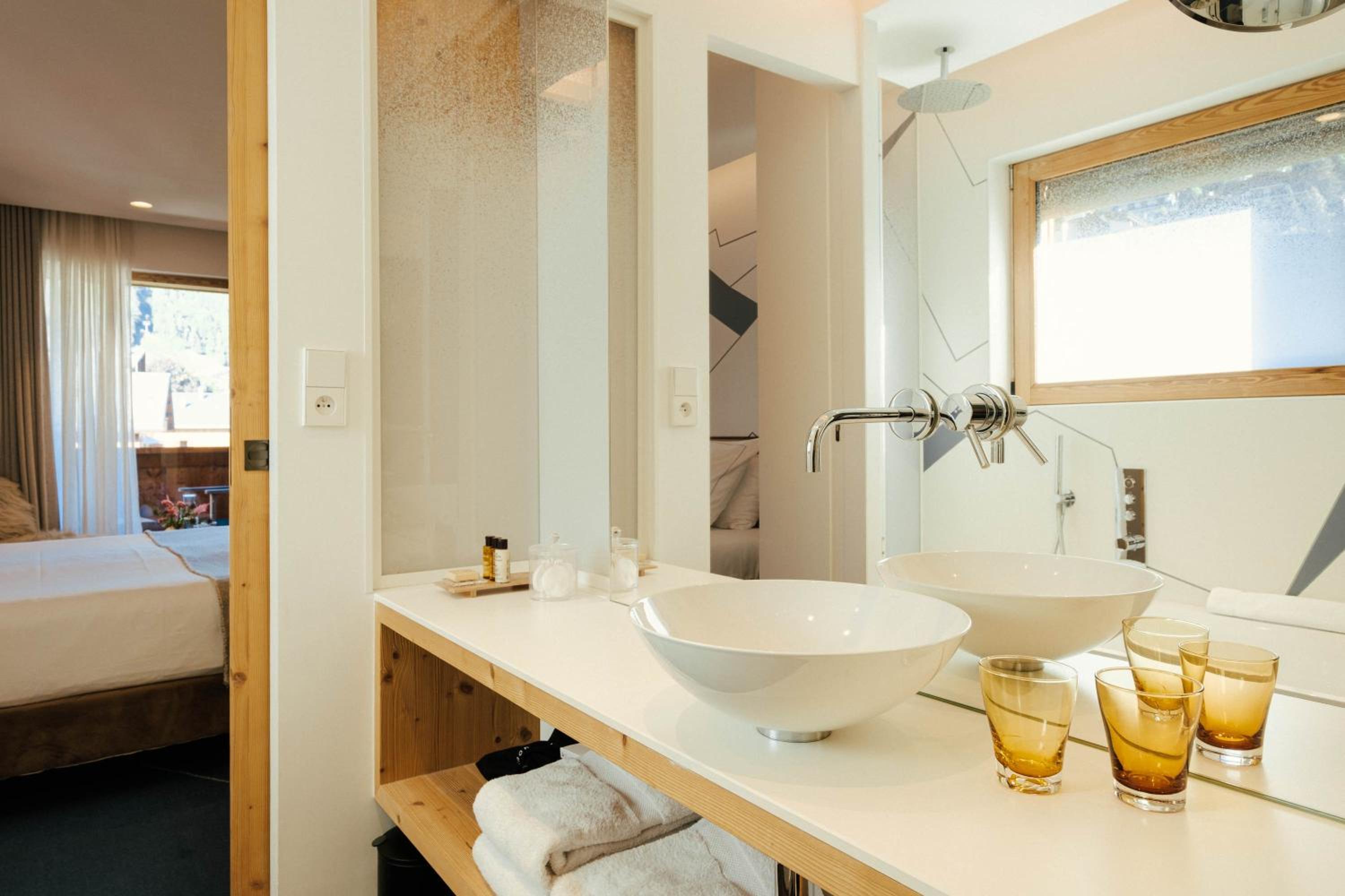 Deluxe Room with Mountain View - Photo 8