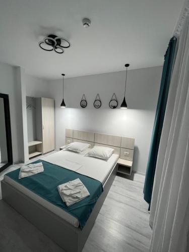 Double Room with Balcony - Photo 9
