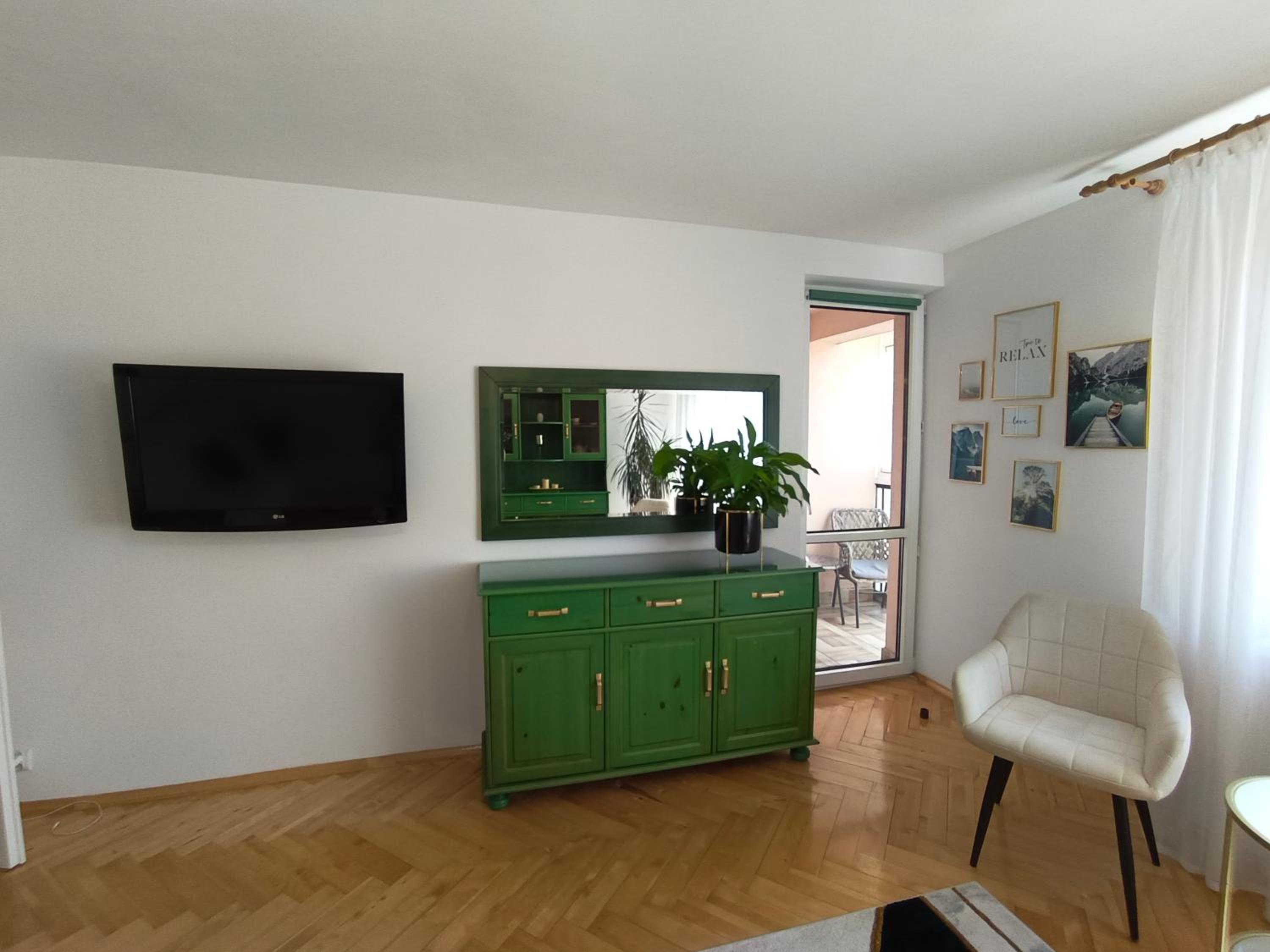 Apartment with Balcony - Photo 10