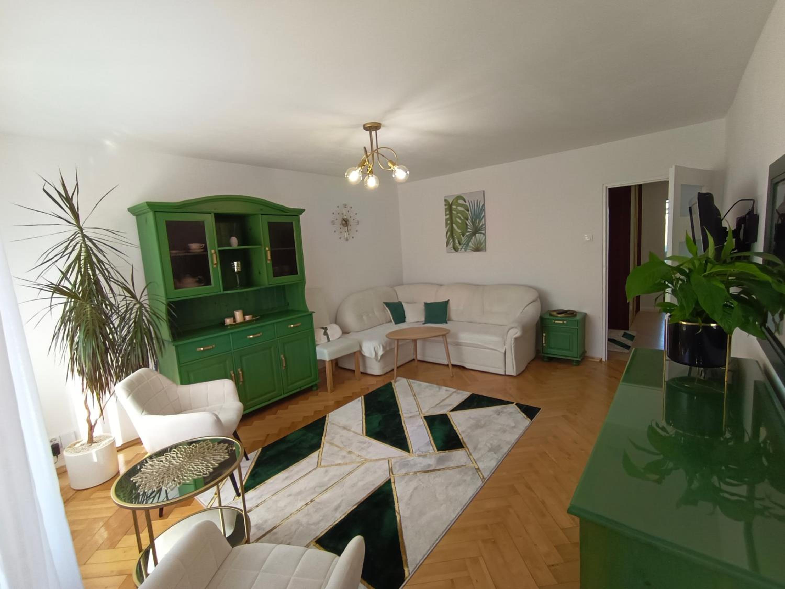 Apartment with Balcony - Photo 11