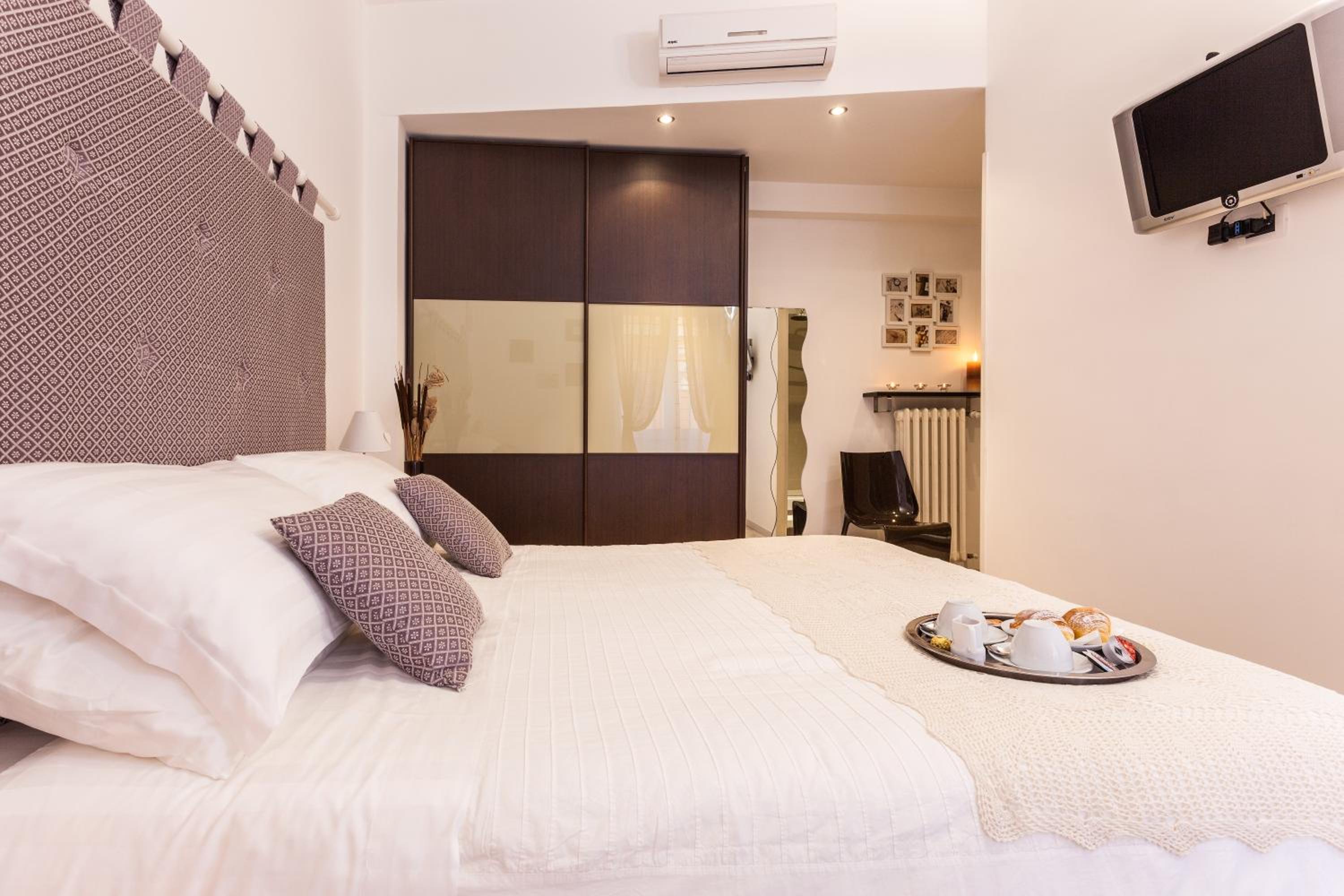 Triple Room with Private Bathroom photo 3