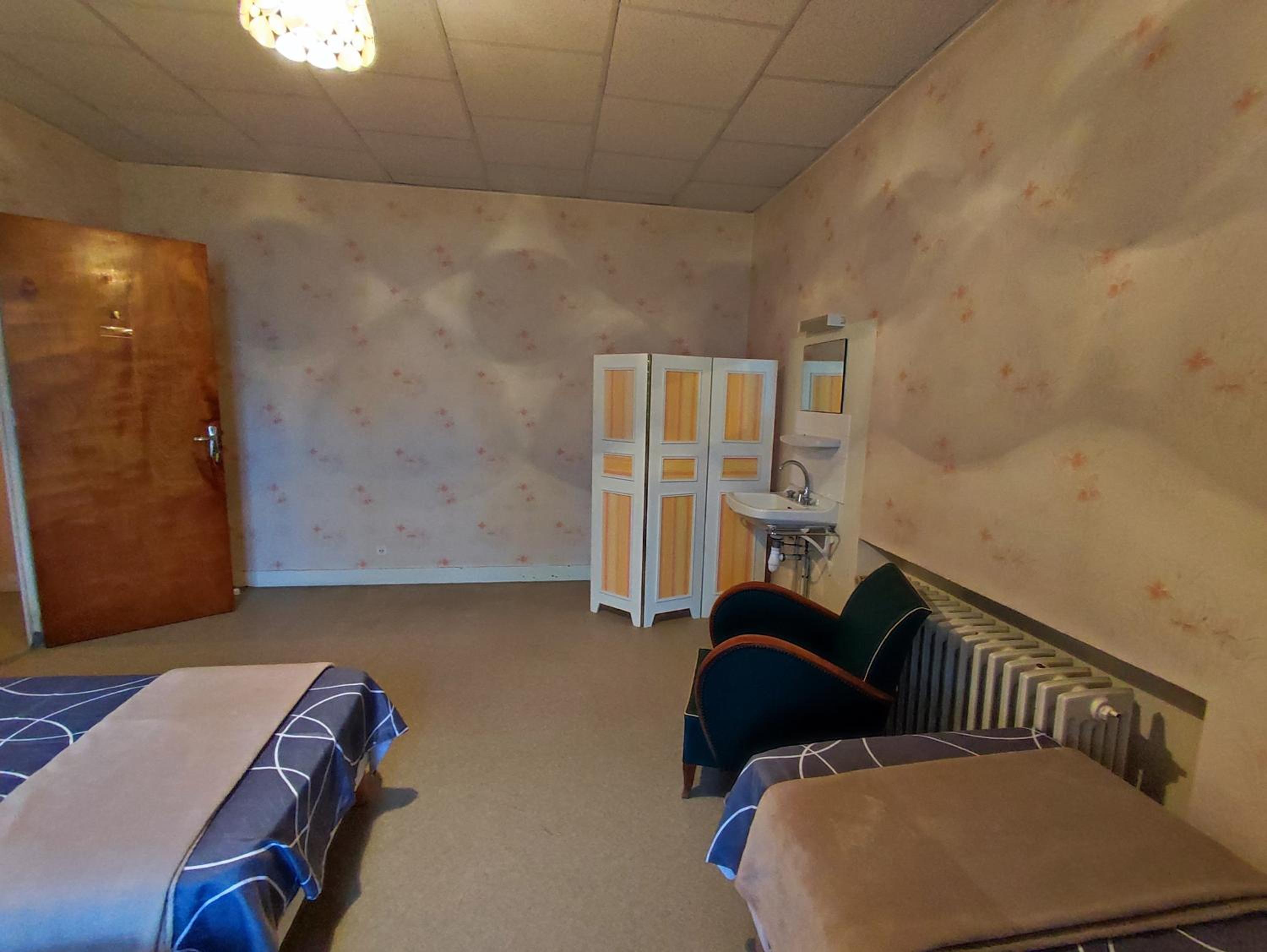 Quadruple Room with Shared Bathroom photo 3