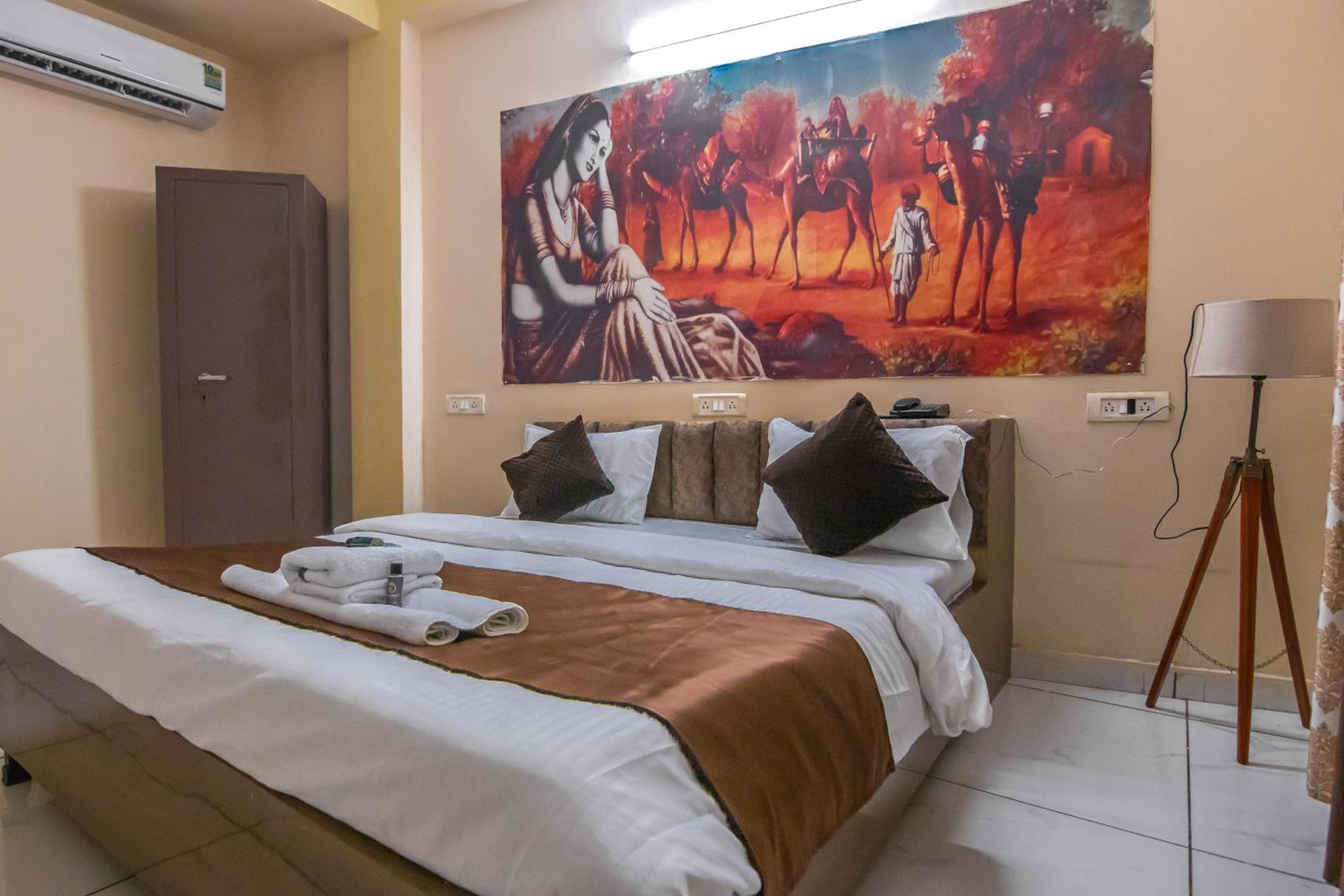 Deluxe Room (2 Adults + 1 Child)