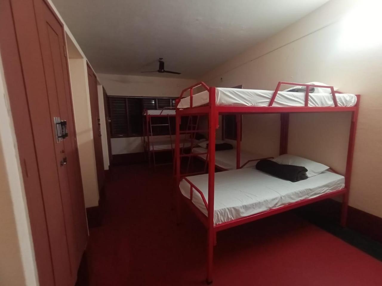 6-Bed Mixed Dormitory Room photo 2