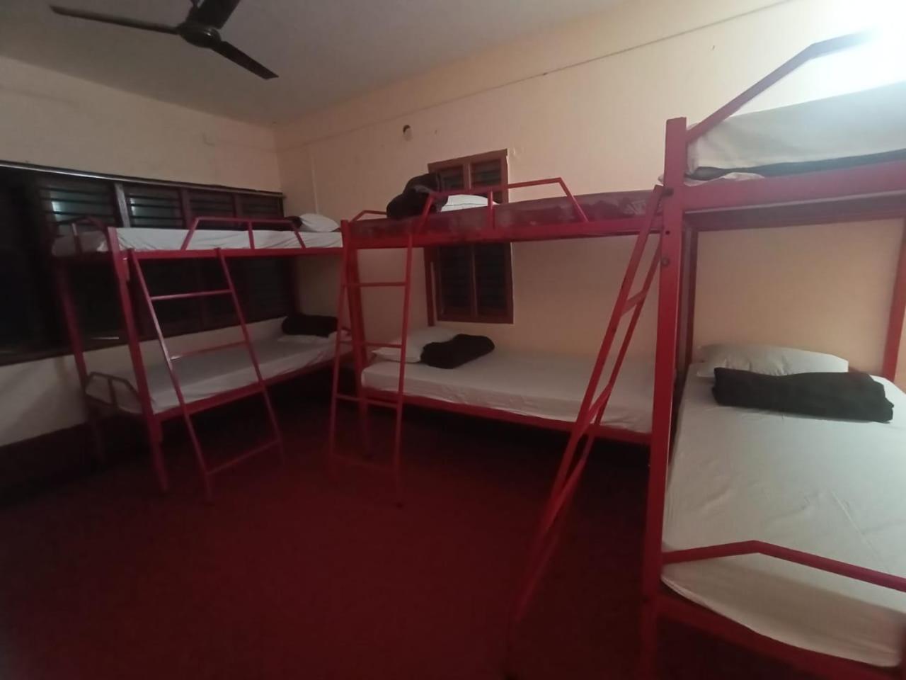 6-Bed Mixed Dormitory Room photo 3