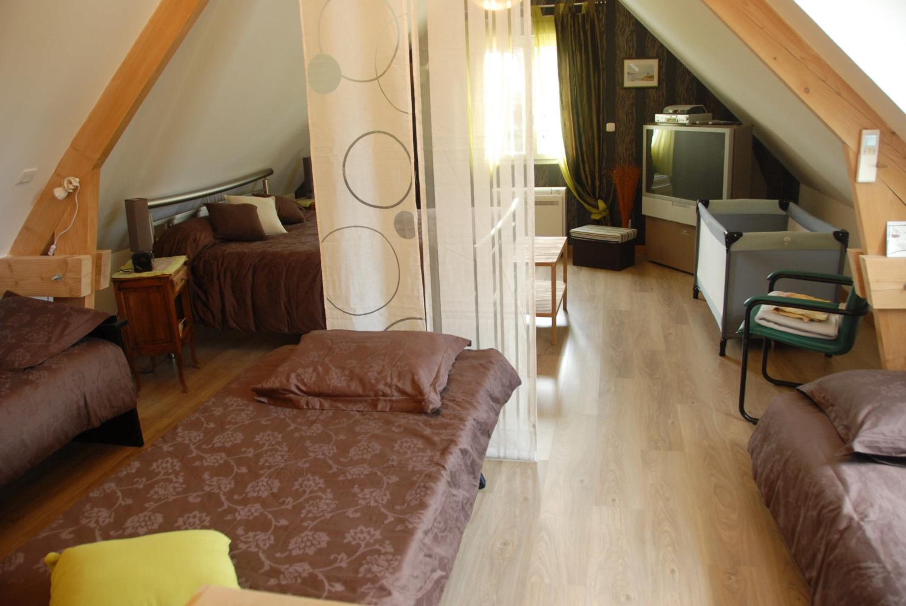 Deluxe Family Suite
