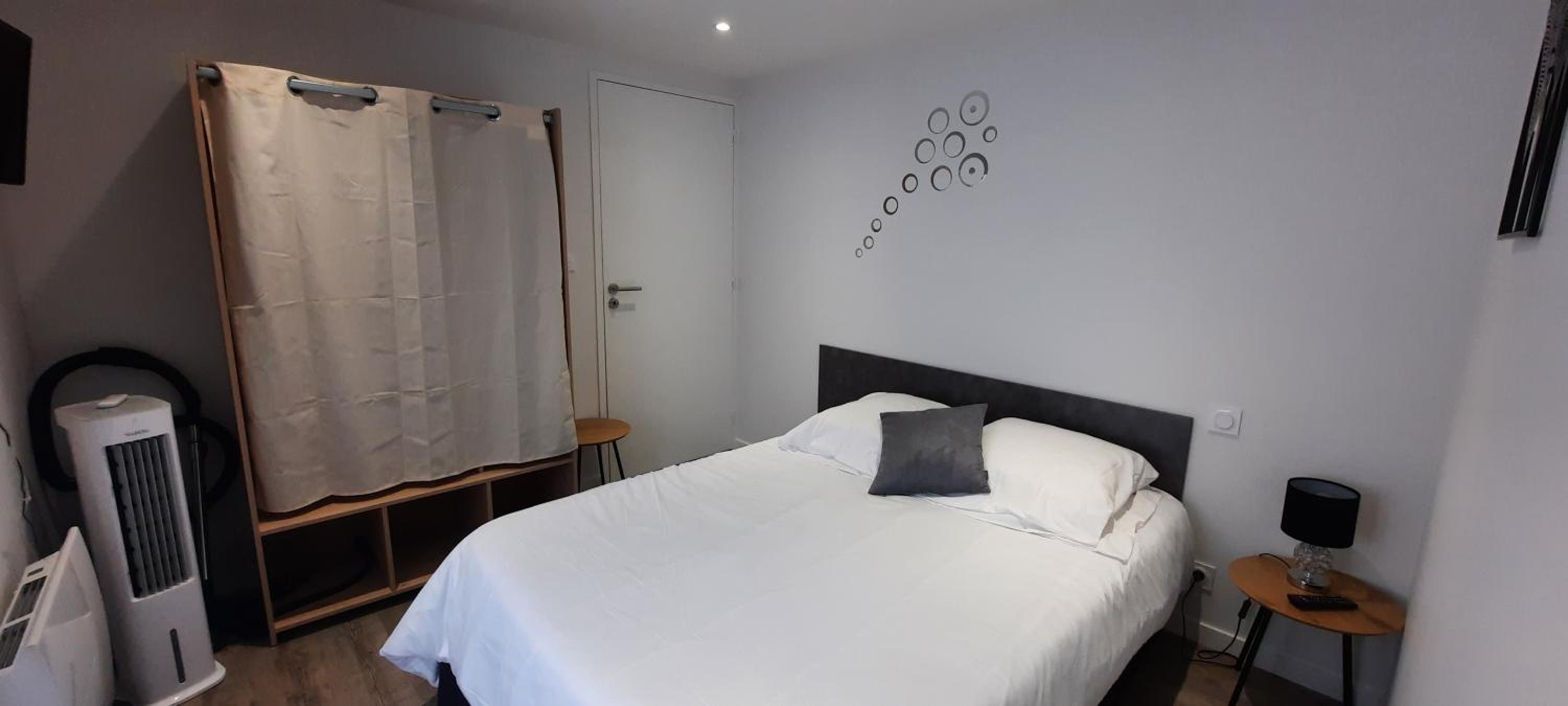 One-Bedroom Apartment - Photo 14