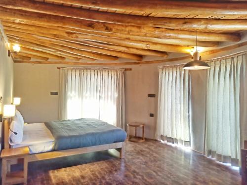 Deluxe Room - Photo 5