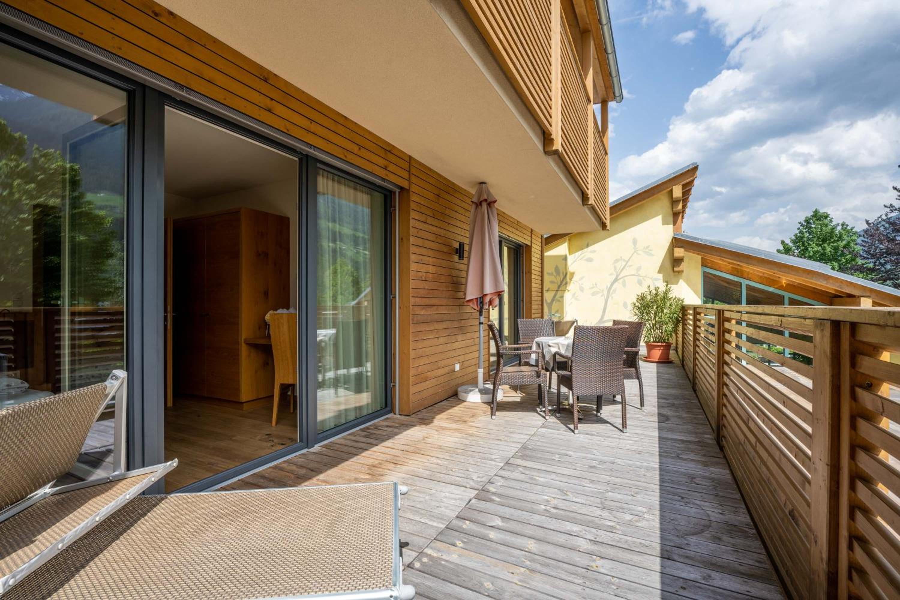 One-Bedroom Apartment with Balcony