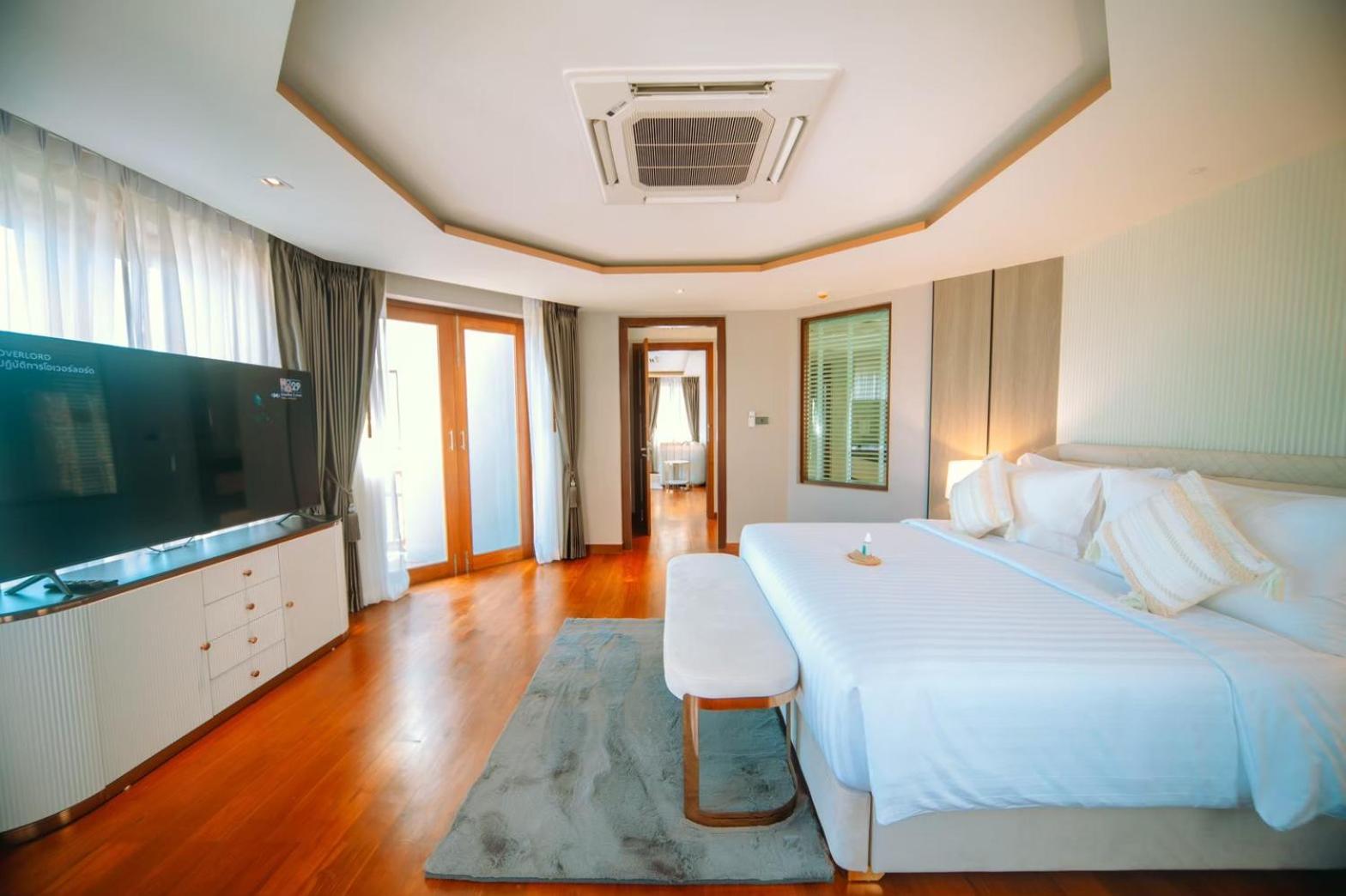 Family Room with Garden View - Photo 2