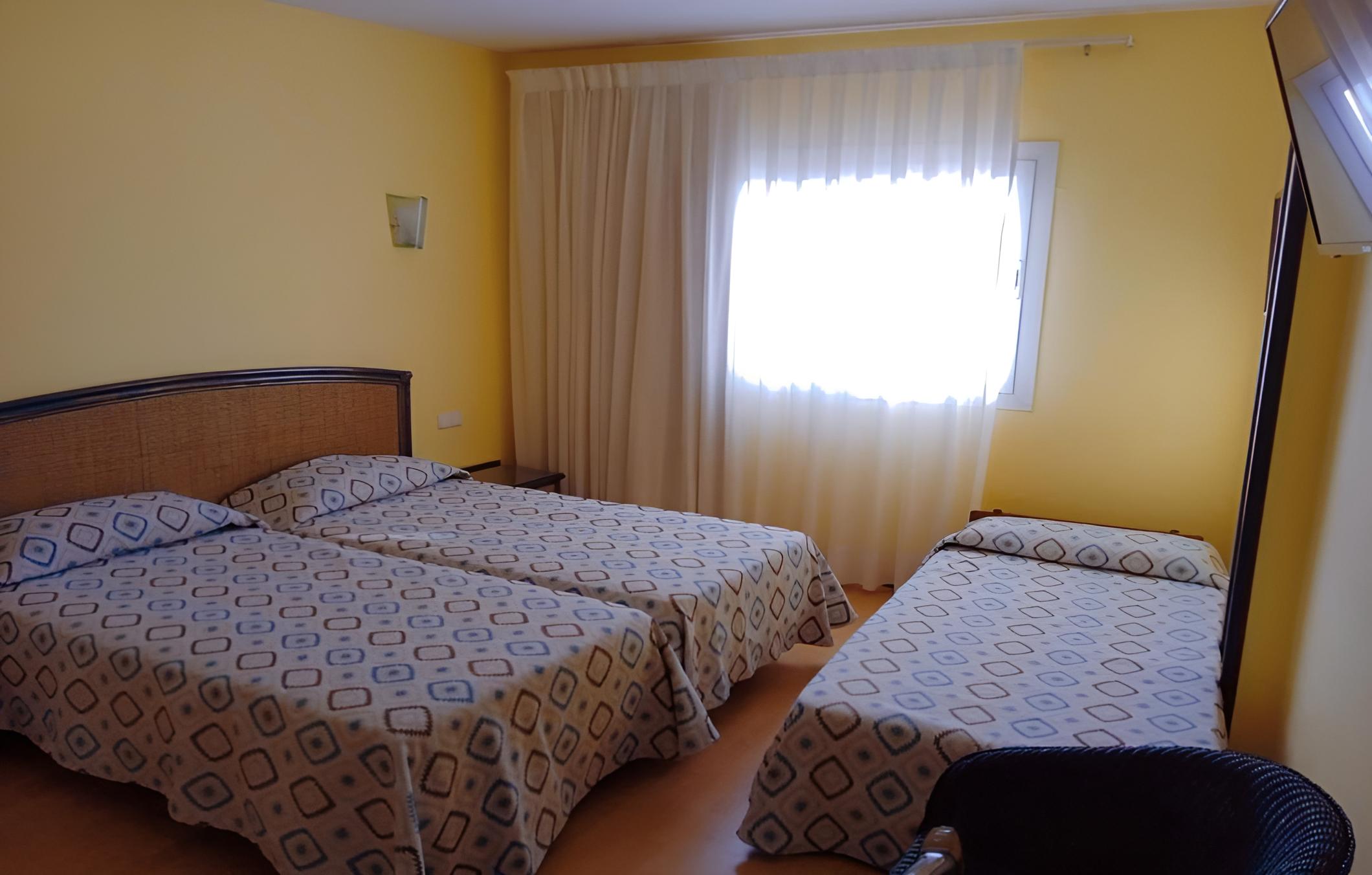 Deluxe Triple Room with Sea View