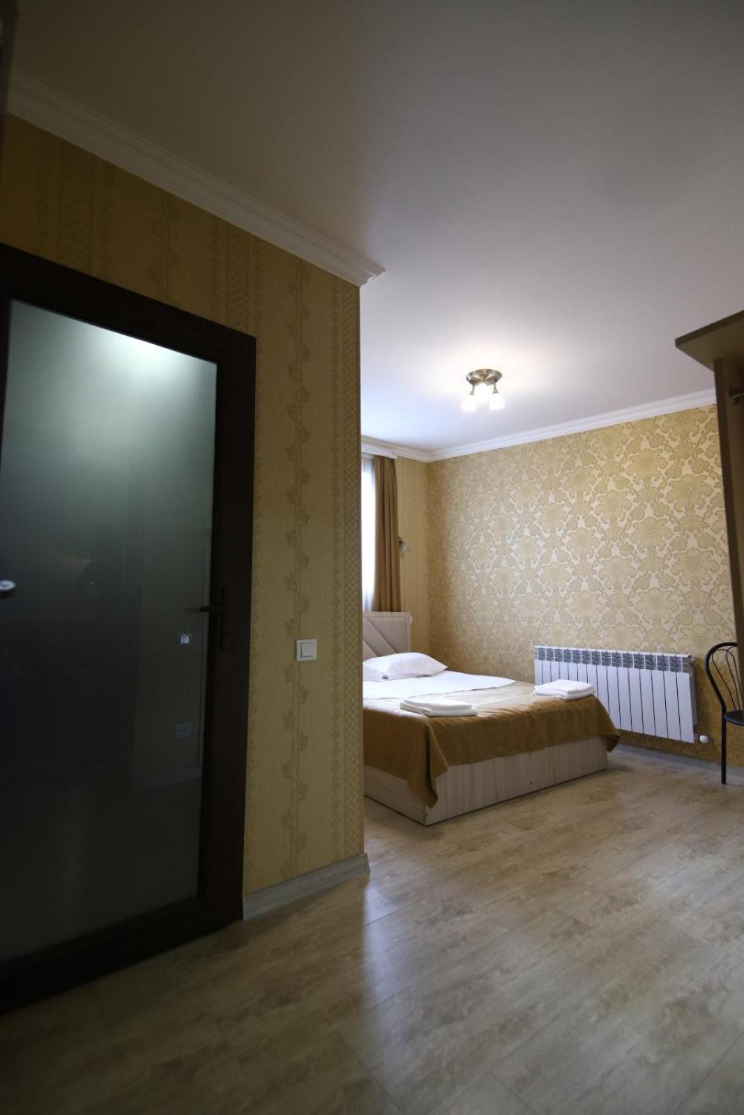 Budget Double Room photo 3