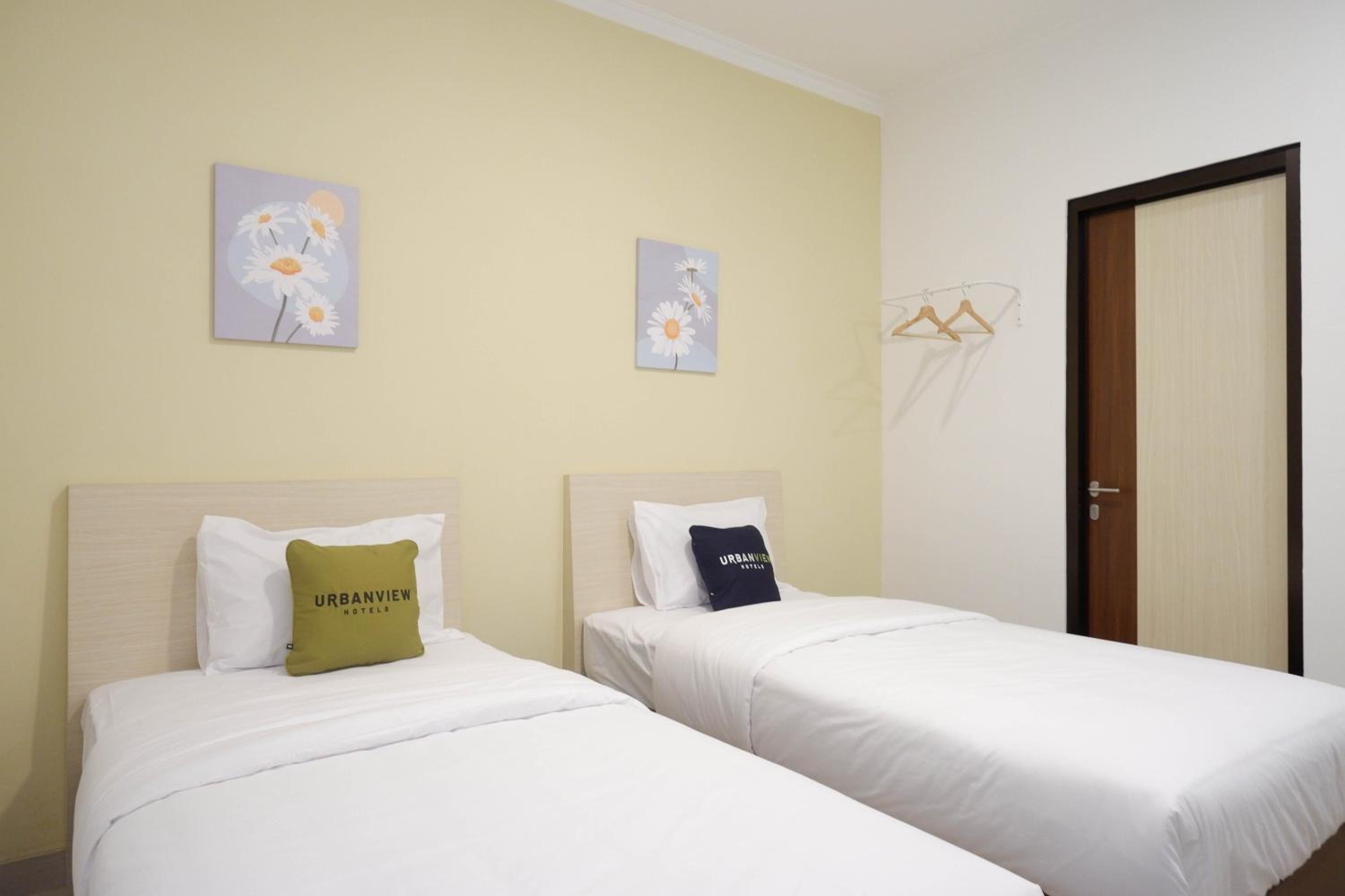 Urbanview Hotel MS Rooms Inn Simpang Lima
