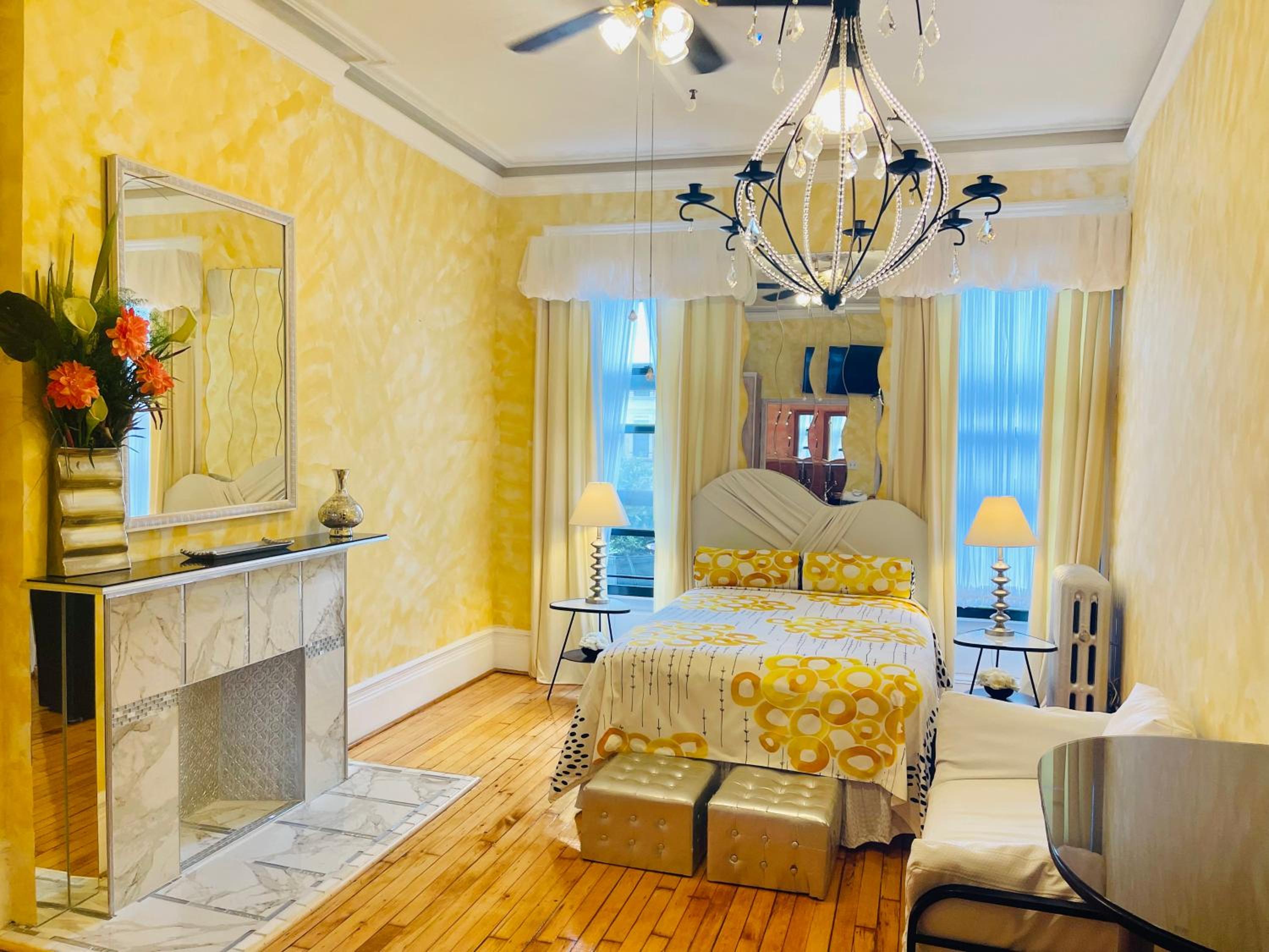 Queen Room photo 1