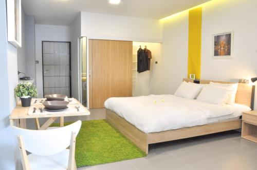 Deluxe King Room photo 1