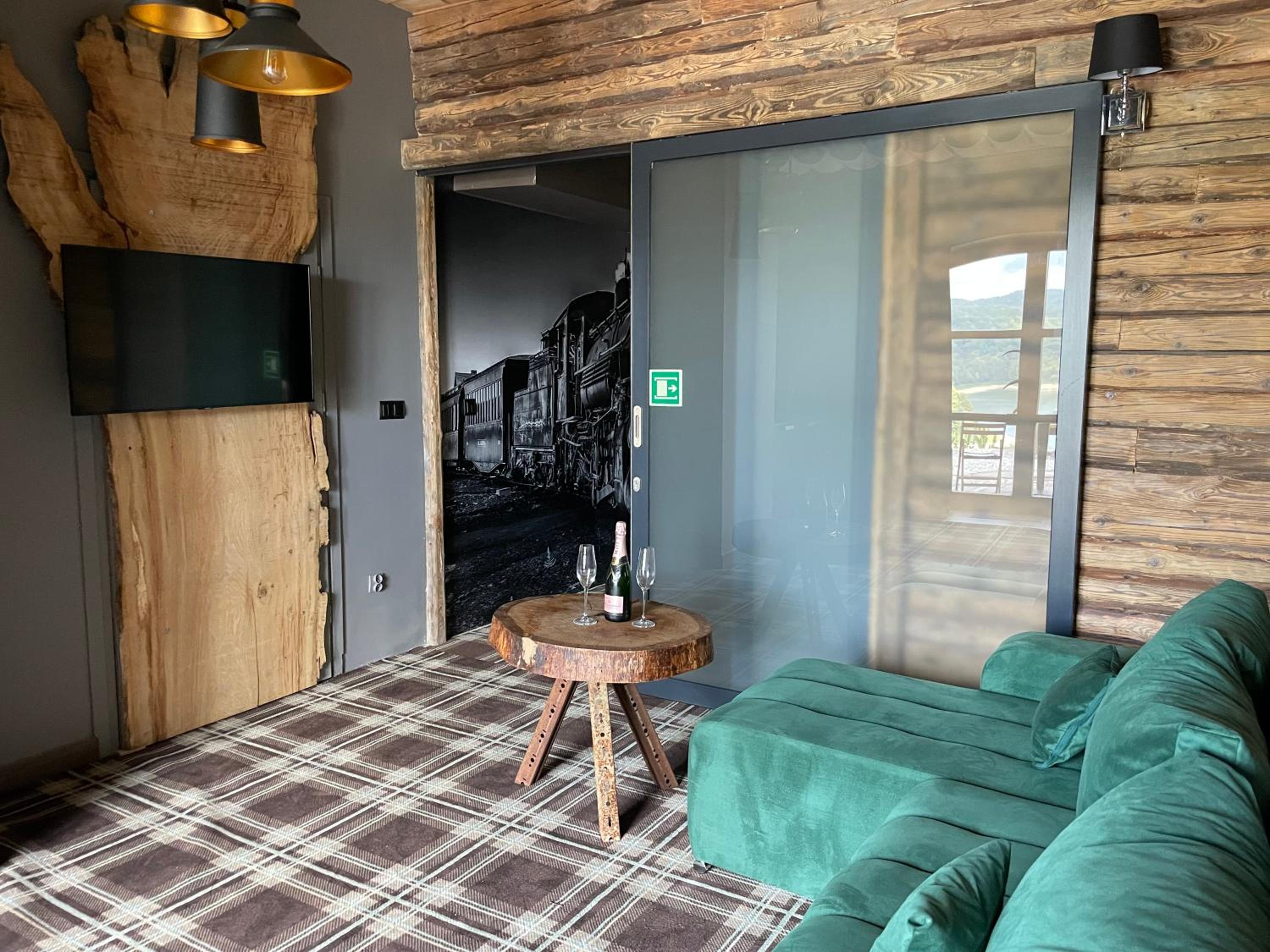 Suite with Lake View - Photo 2