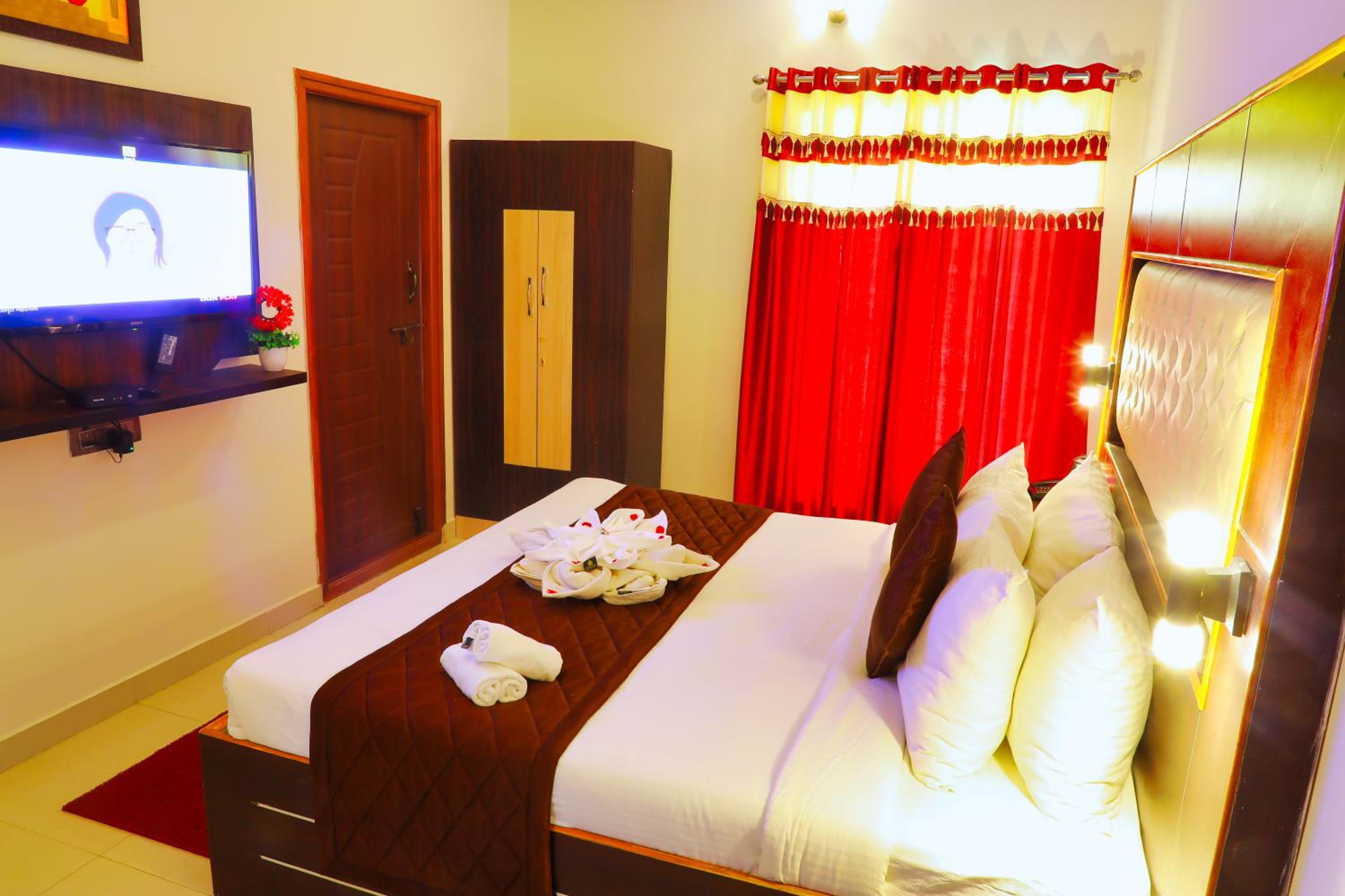 Deluxe Double Room with Balcony photo 3