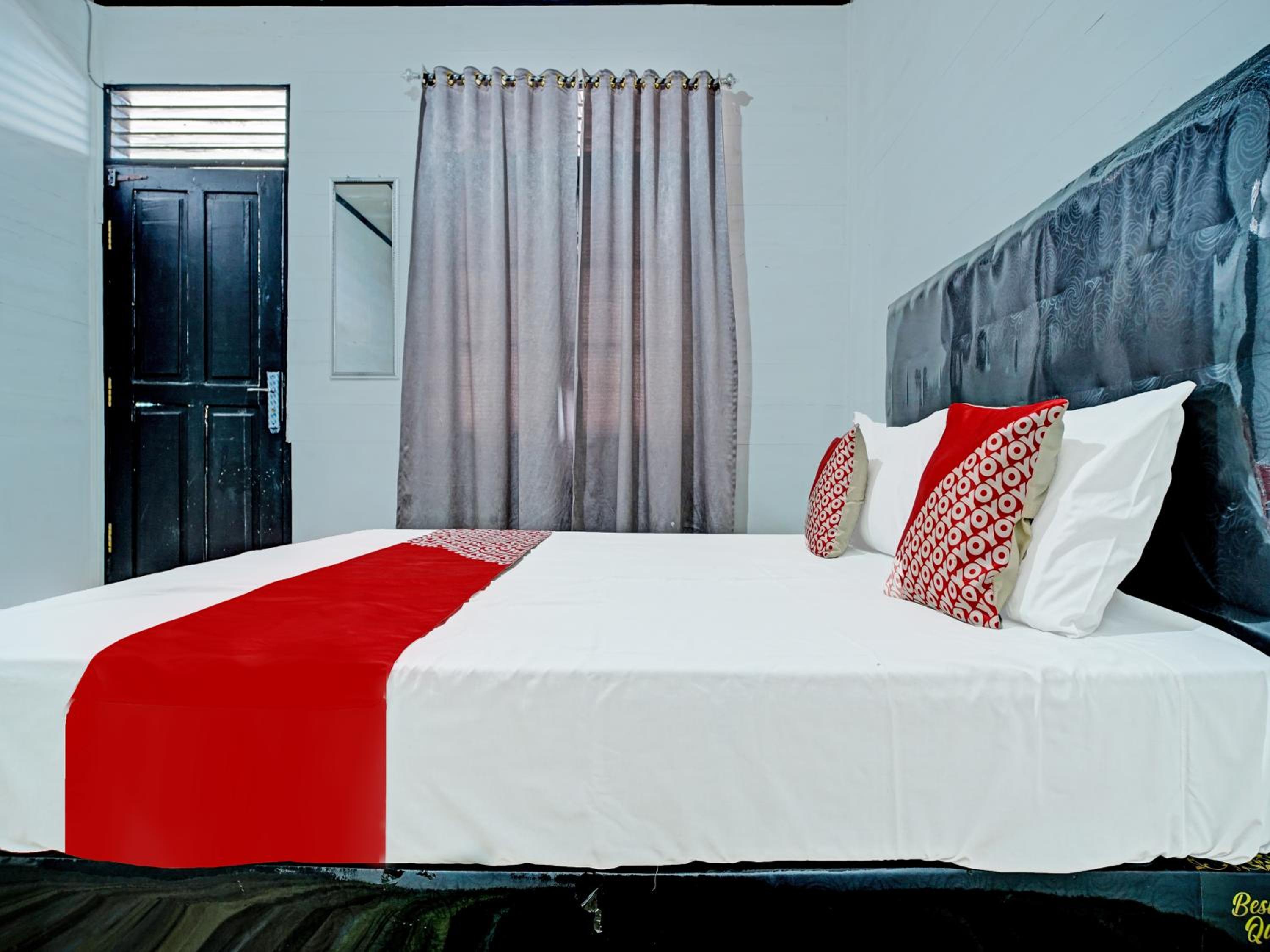 OYO 91562 Hotel & Cafe Angkasa Golat