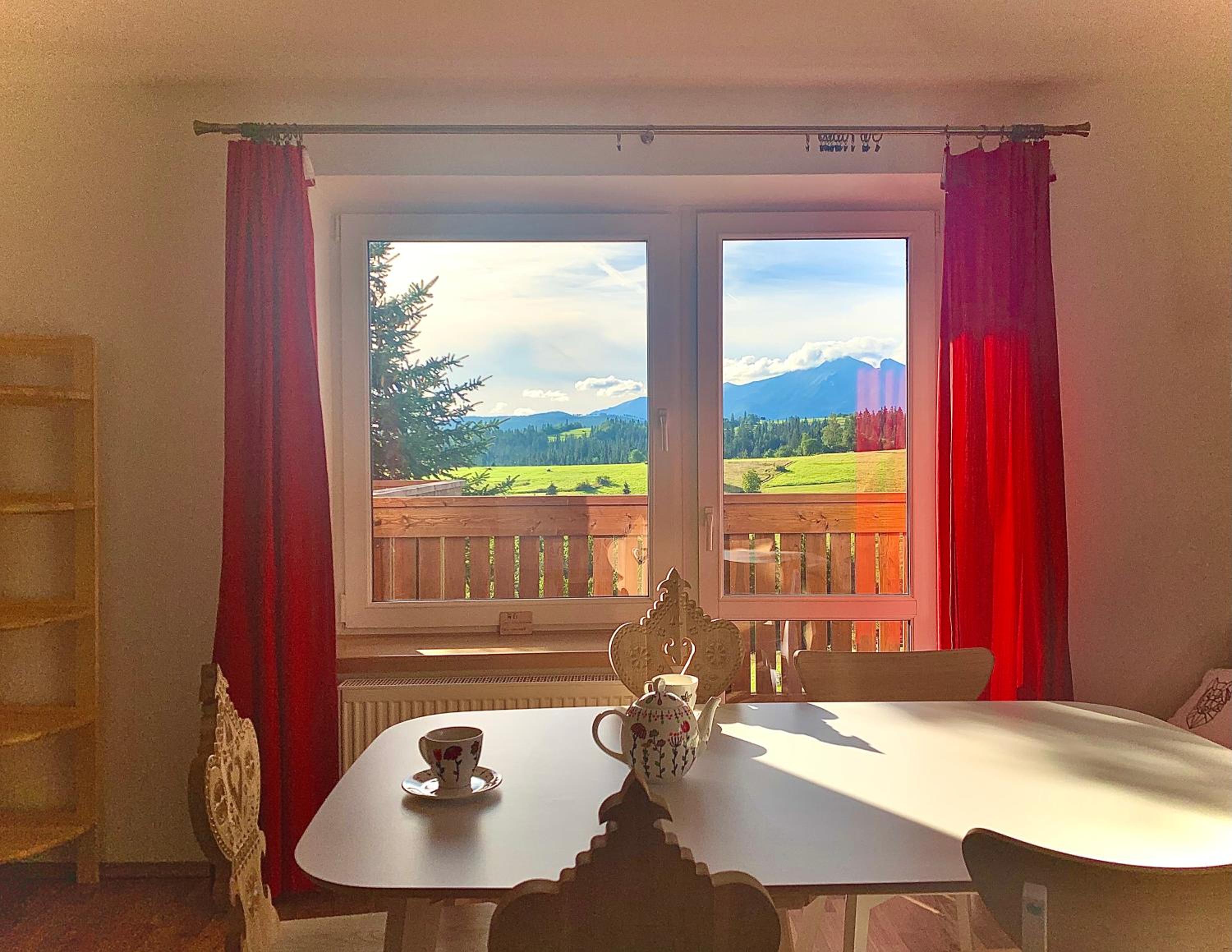 Apartment with Mountain View photo 2