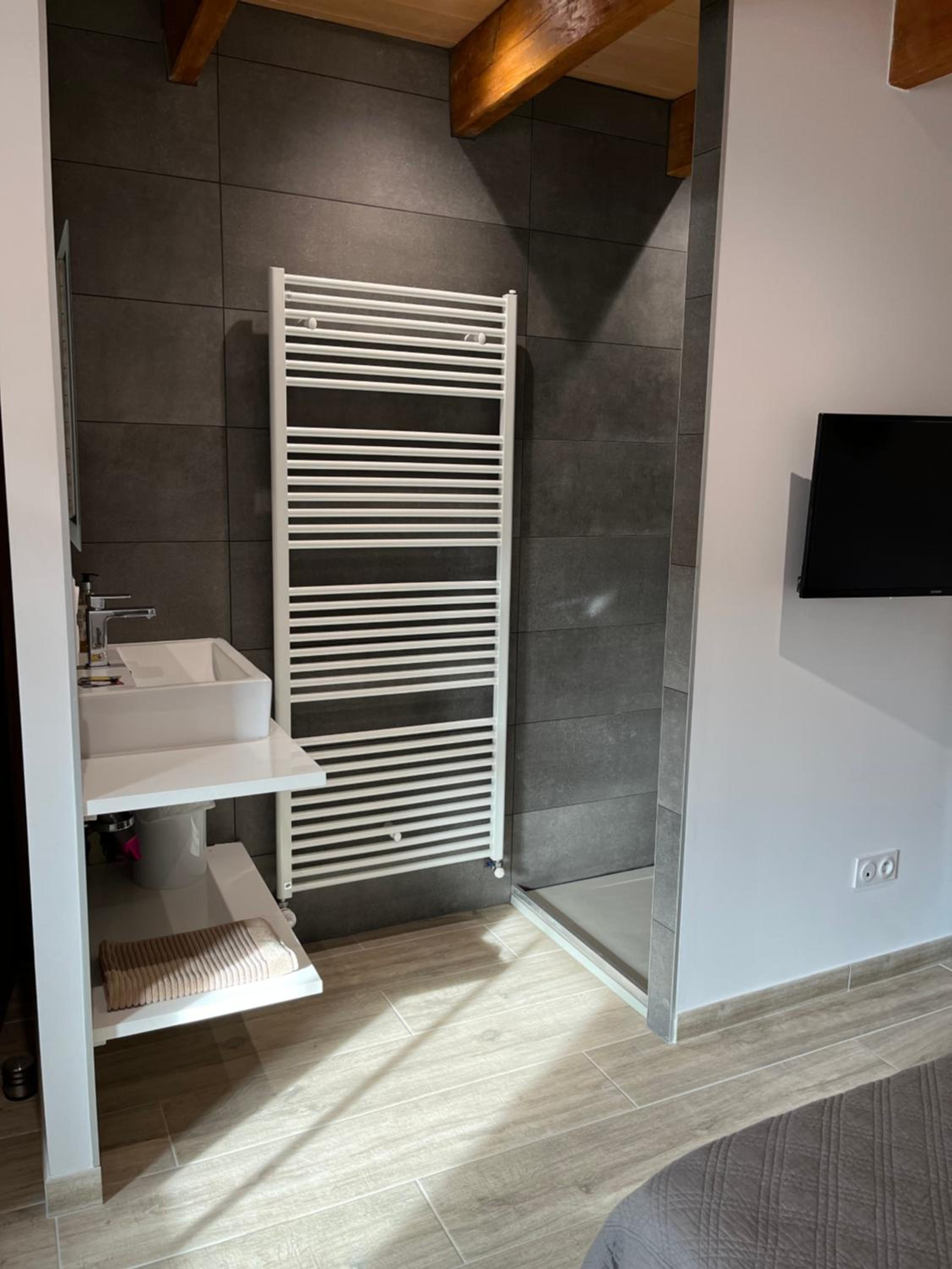 Double Room with Private Bathroom - Photo 1