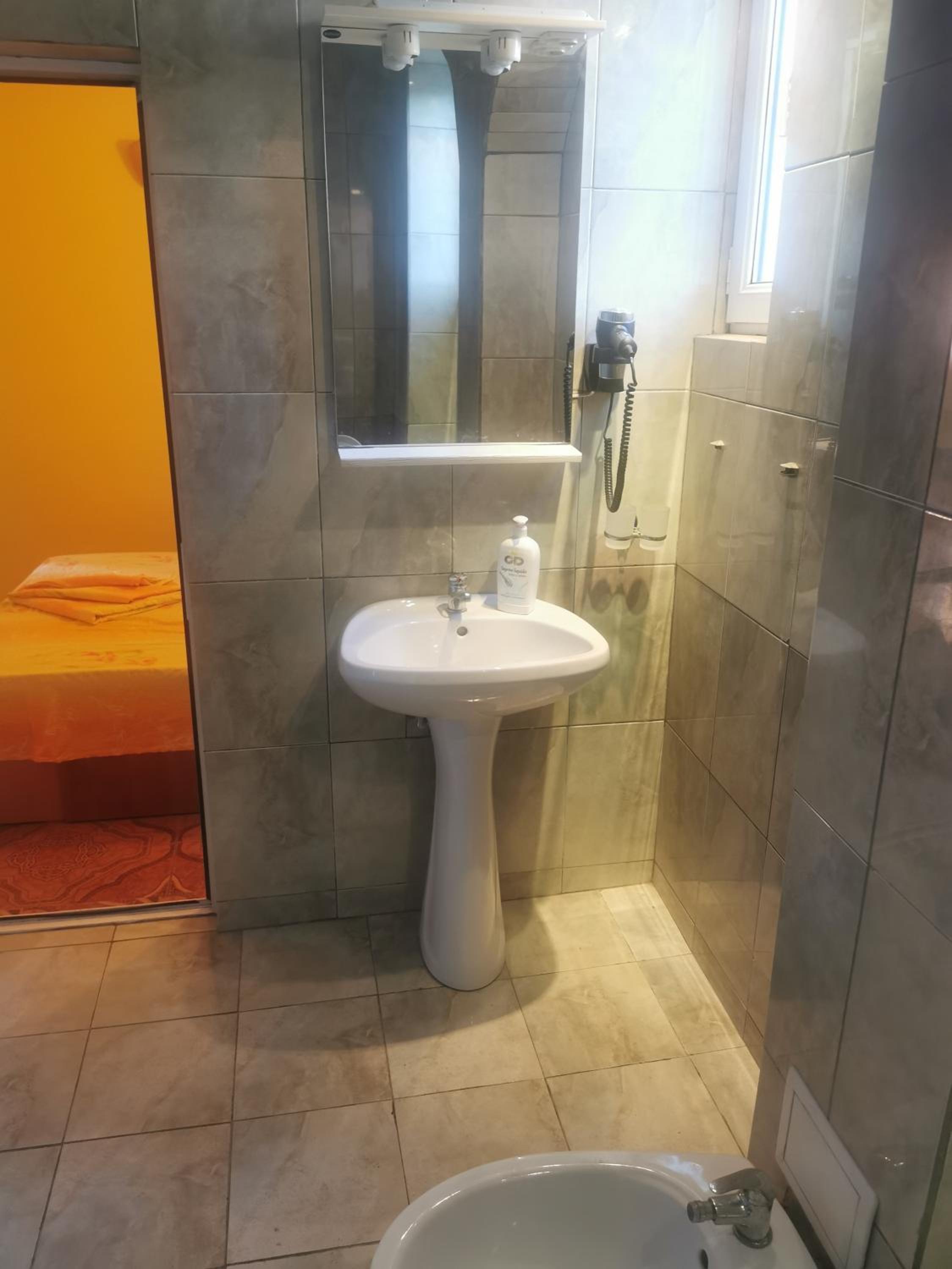 Double Room with Private Bathroom photo 3