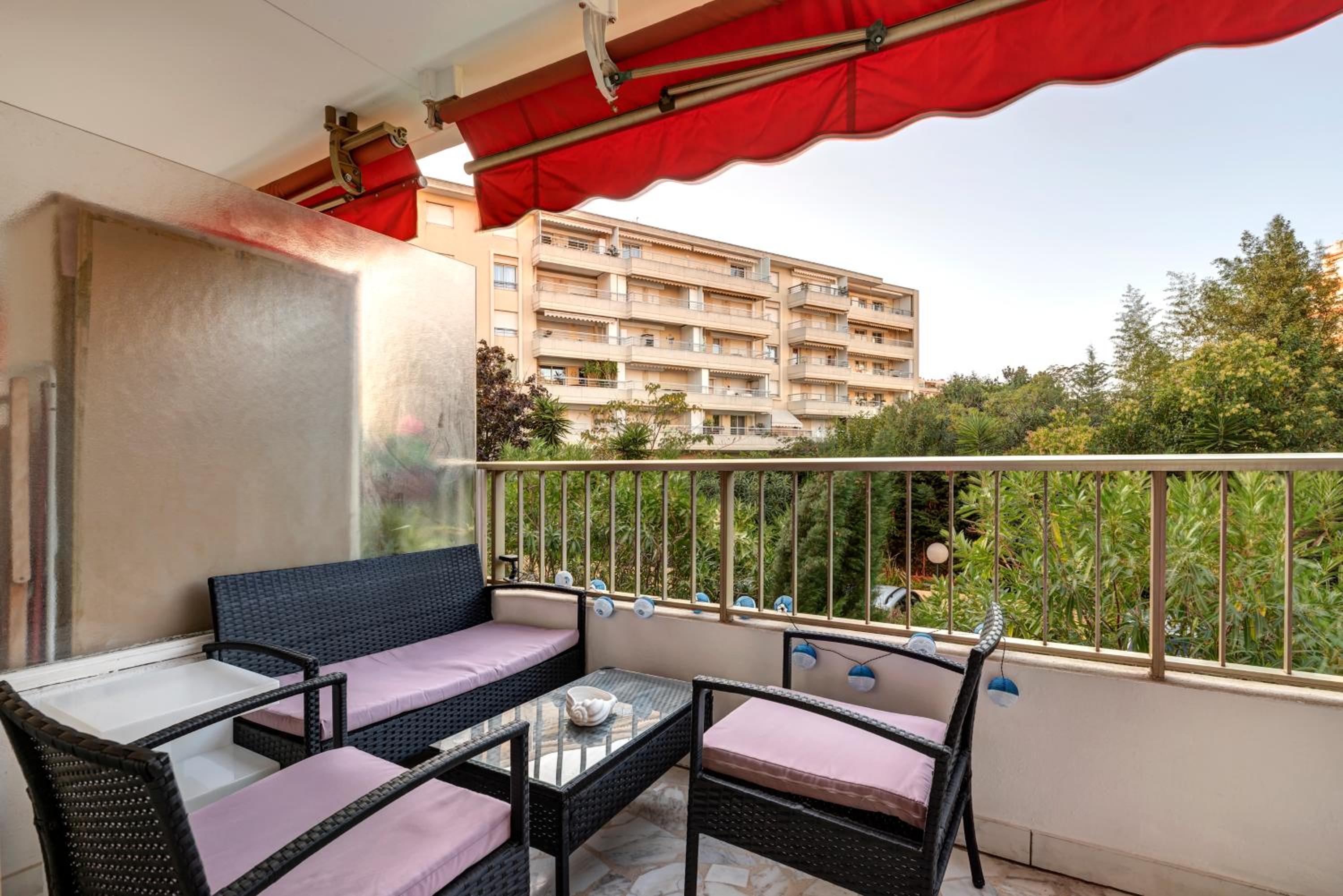 Apartment with Balcony photo 2