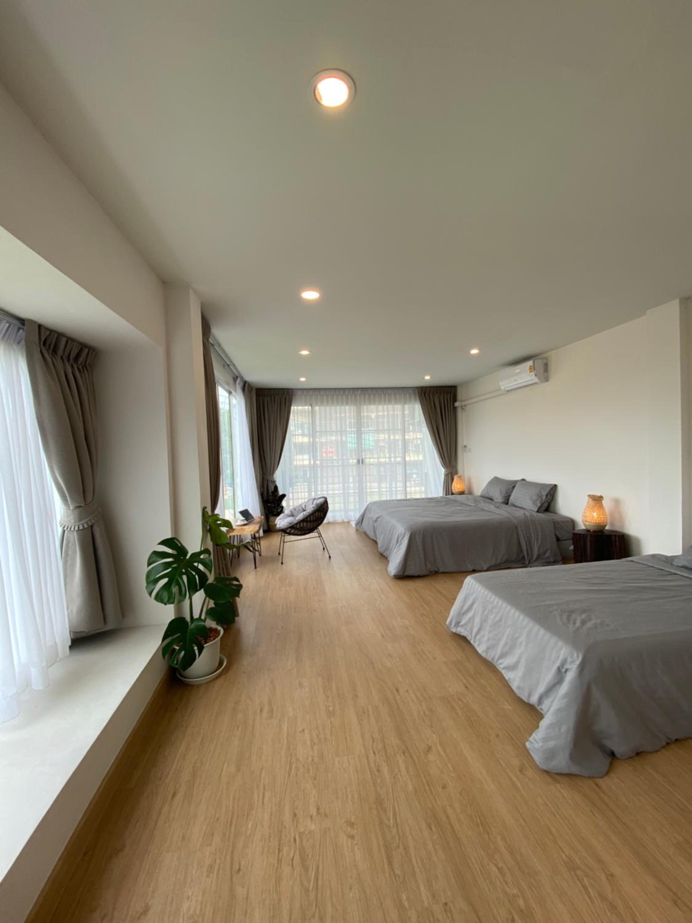 Family Room with Mountain View - Photo 3