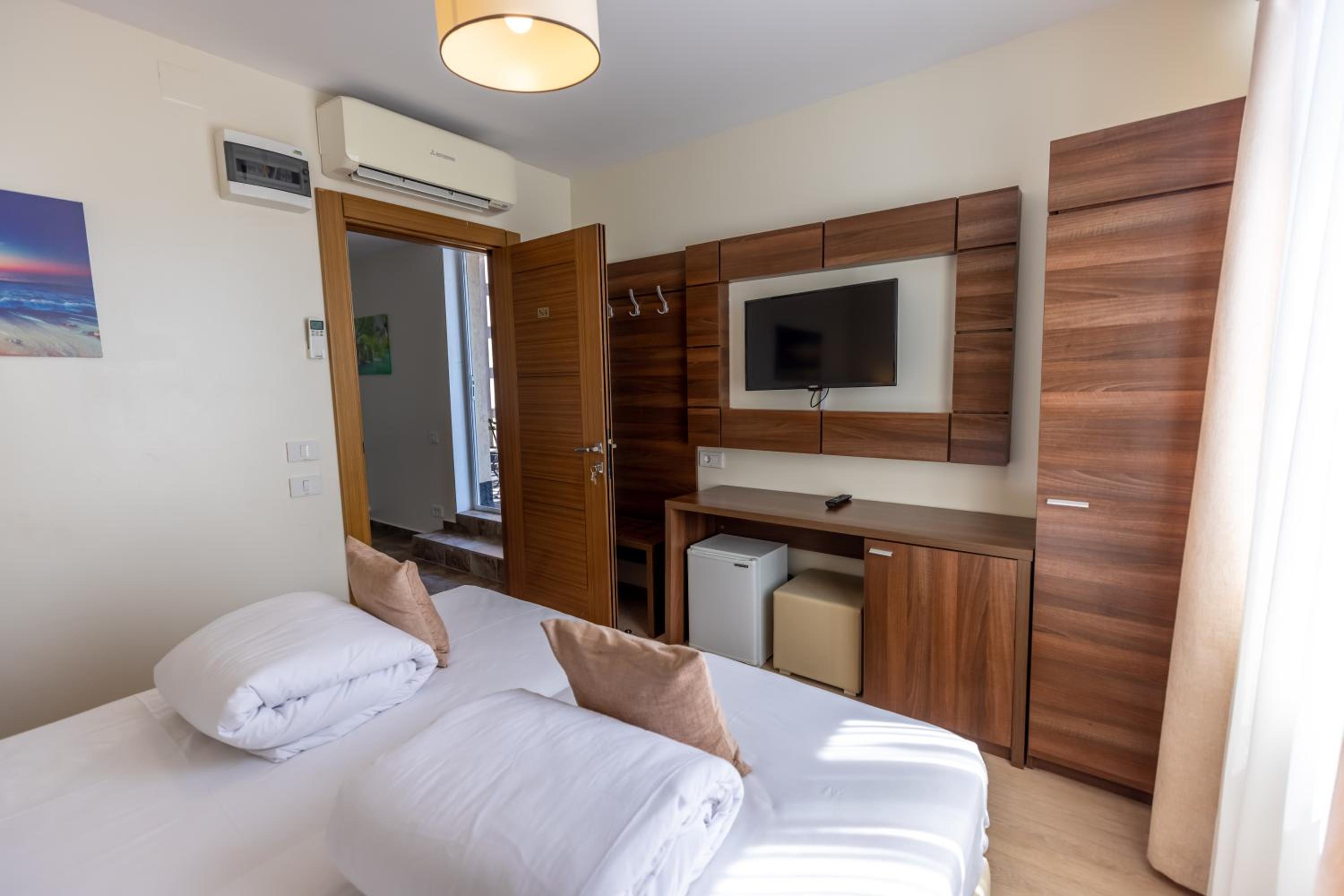 Double or Twin Room with Private External Bathroom photo 3