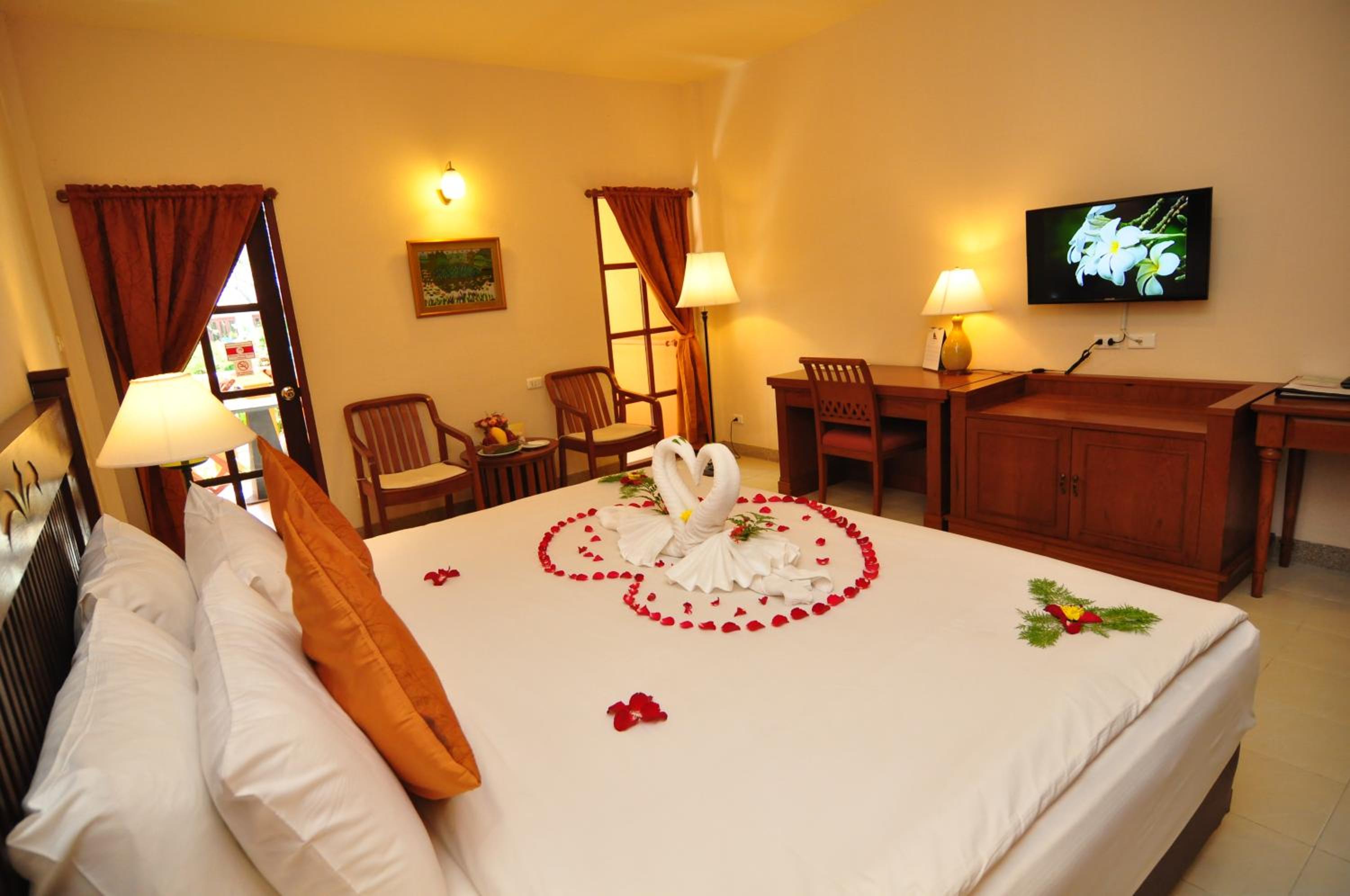 Deluxe Double or Twin Room with Pool View - Photo 2