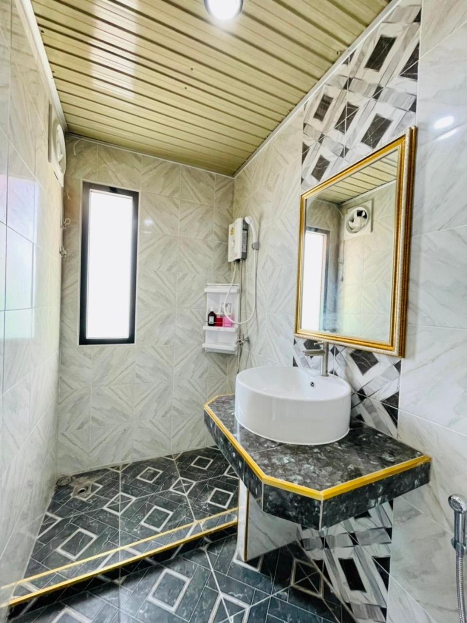 Double Room - Photo 18