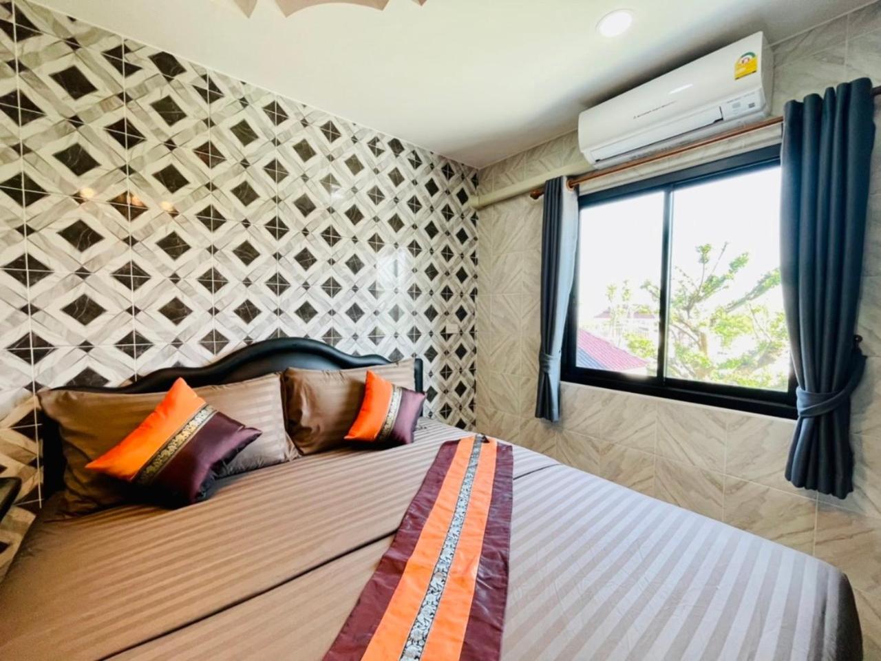 Double Room - Photo 16
