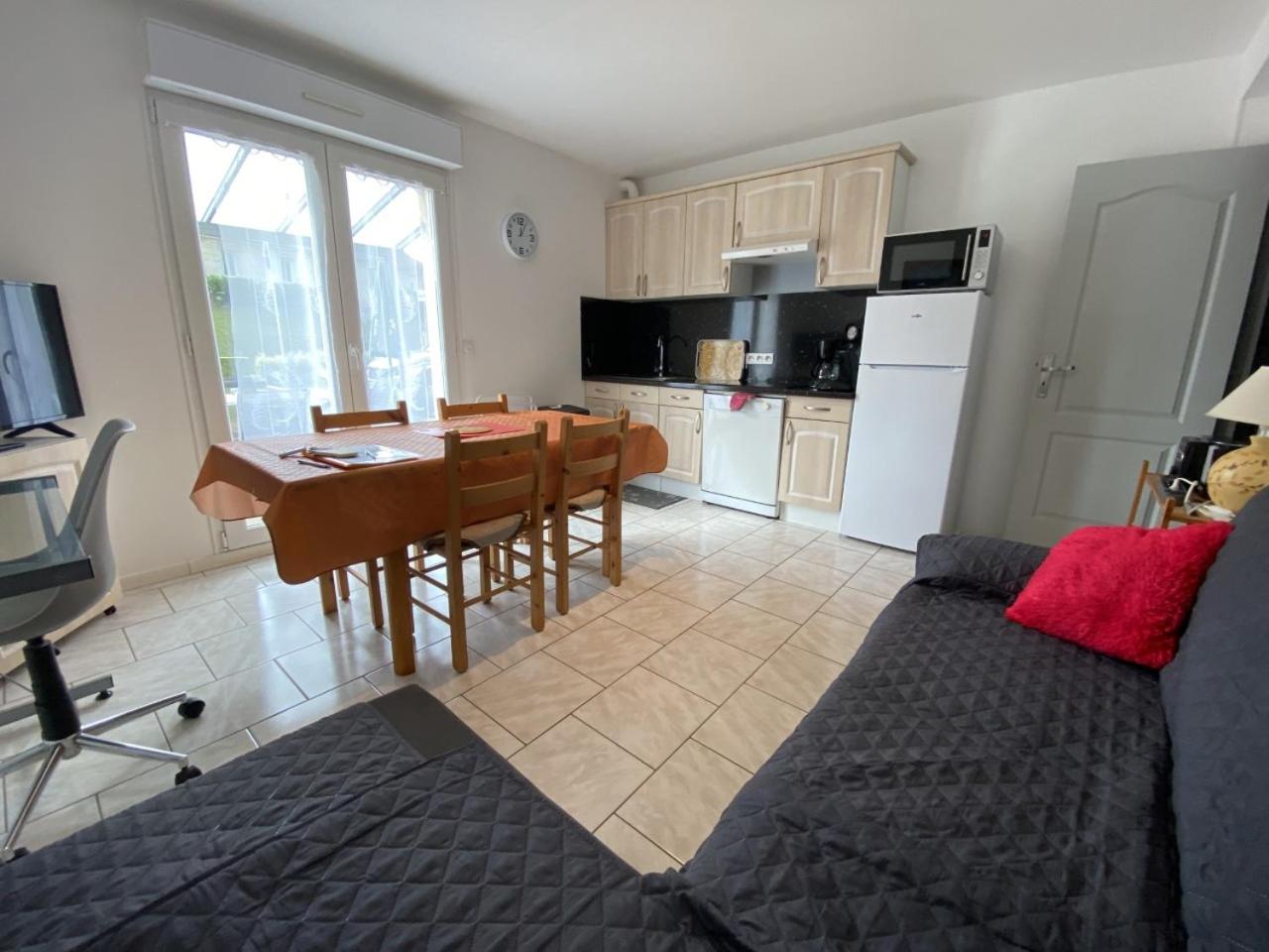Two-Bedroom Apartment photo 2