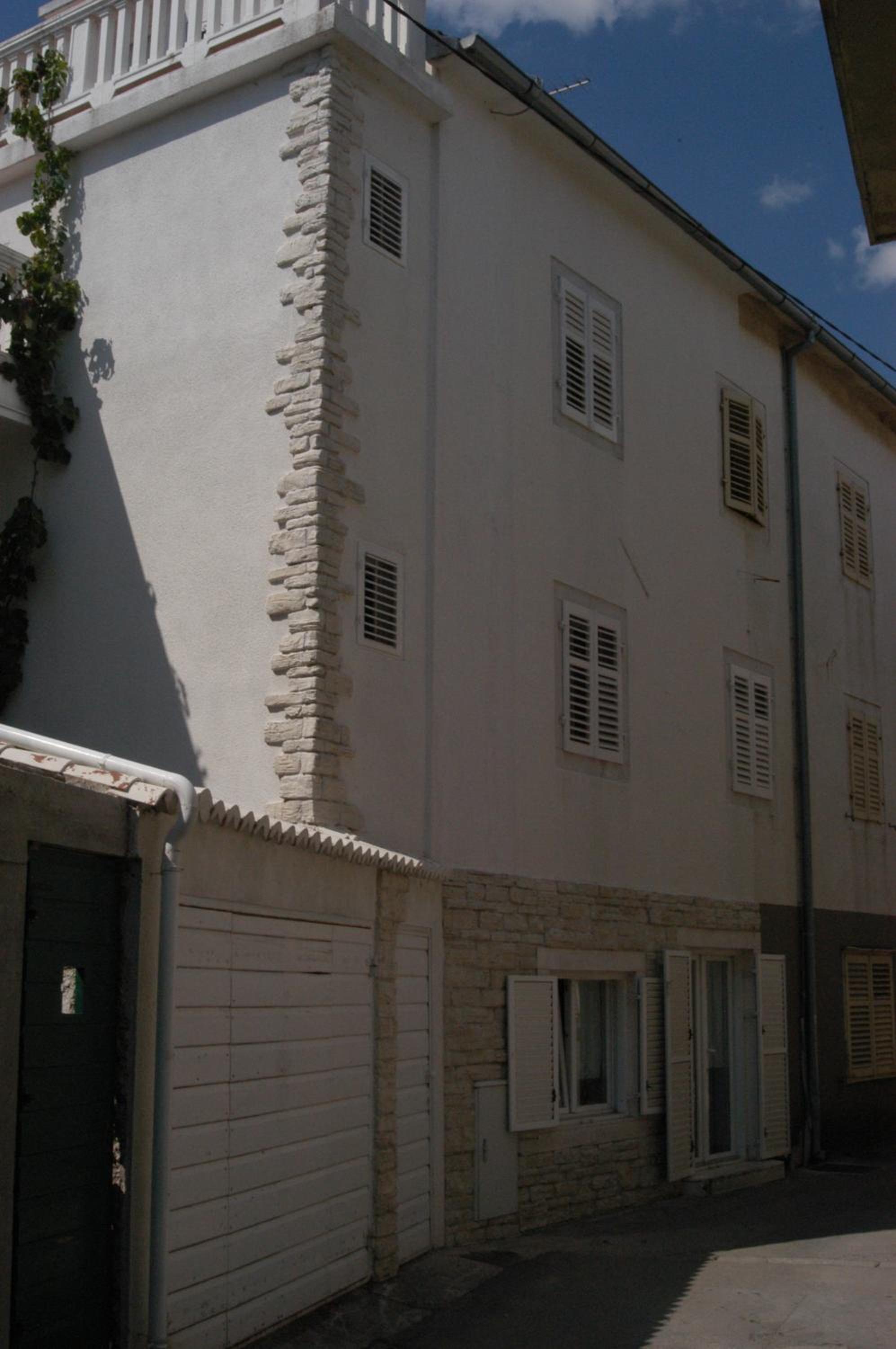 Six-Bedroom House with Sea View