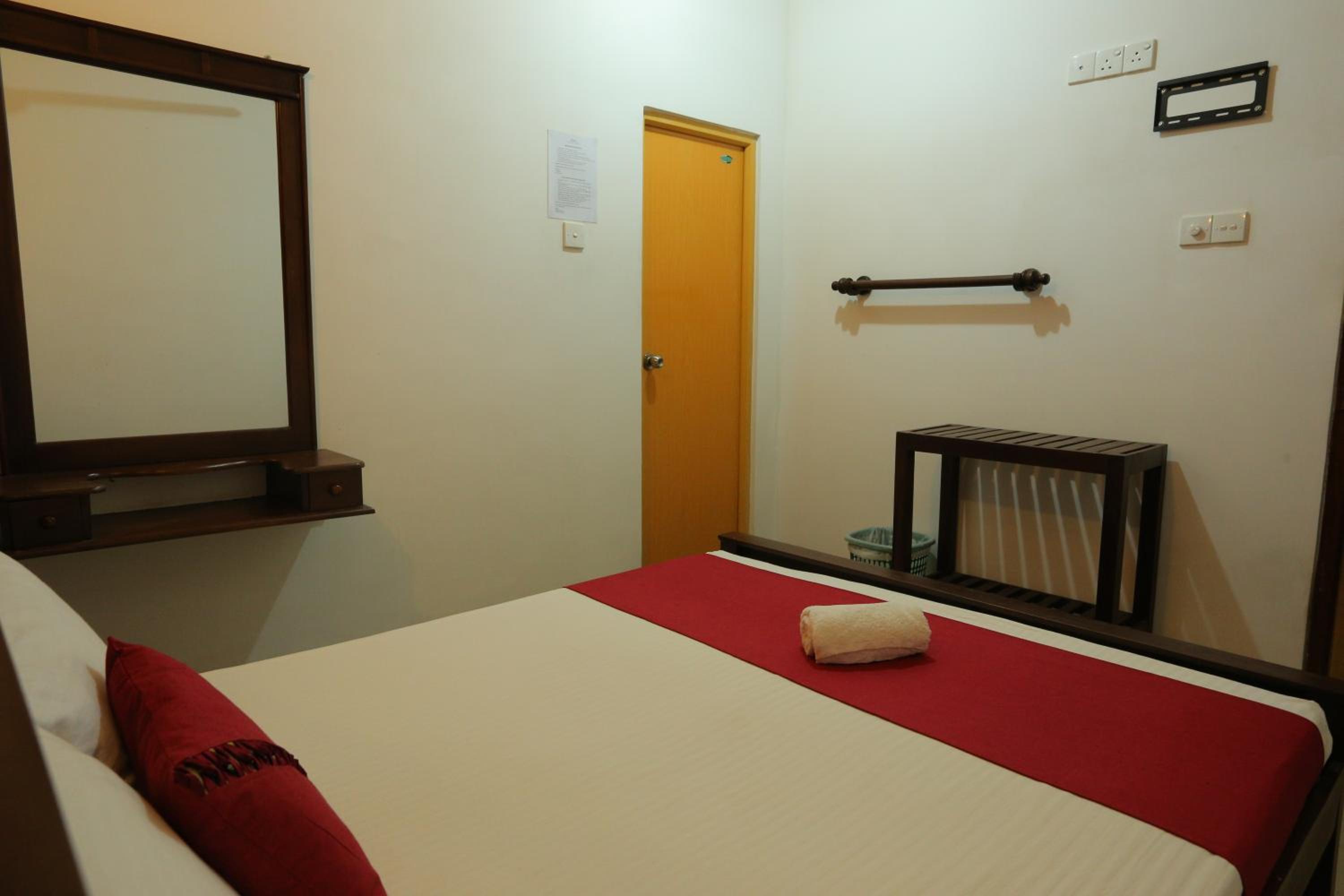 Queen Room photo 1