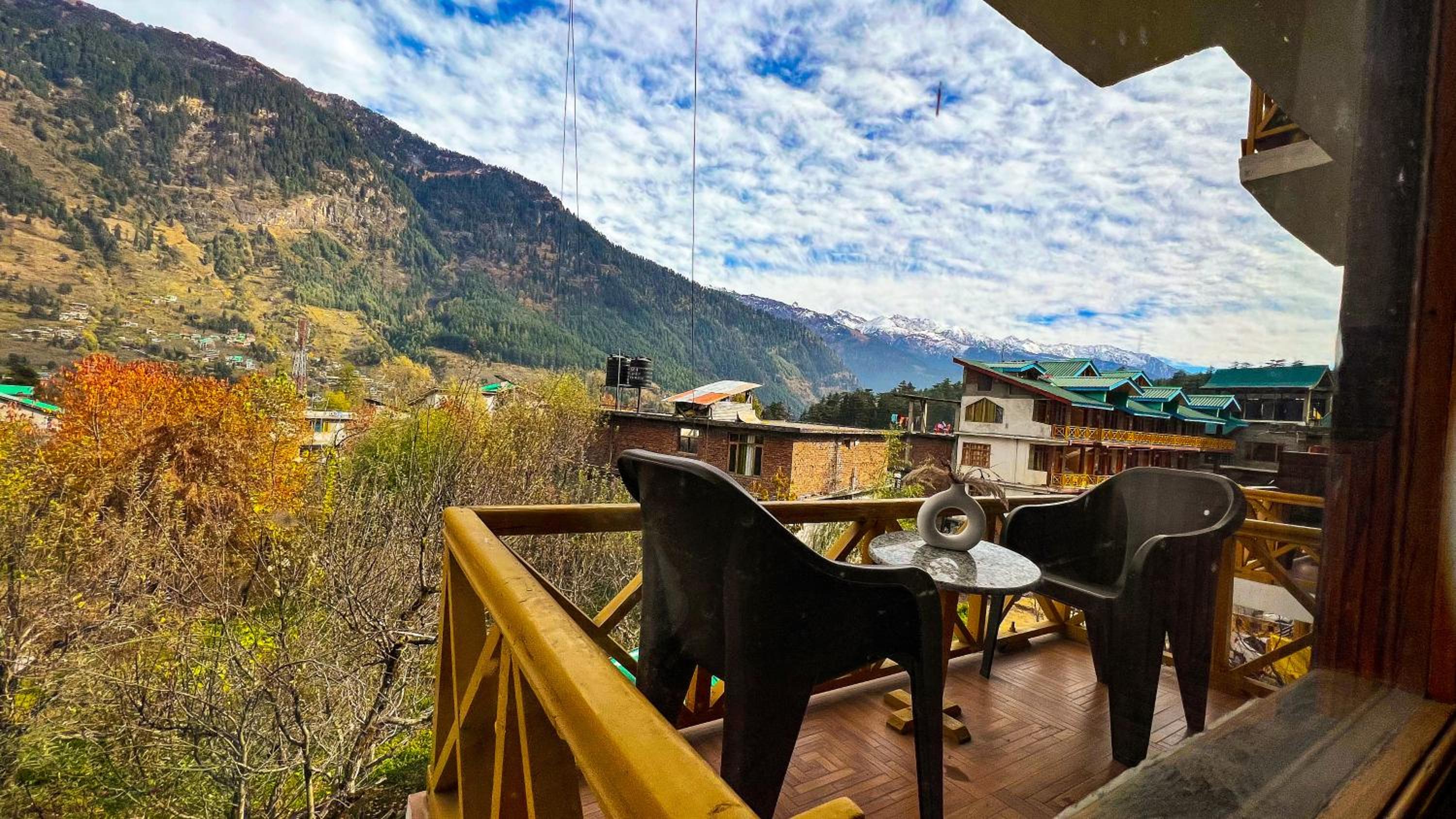 Deluxe Double or Twin Room with Mountain View - Photo 4