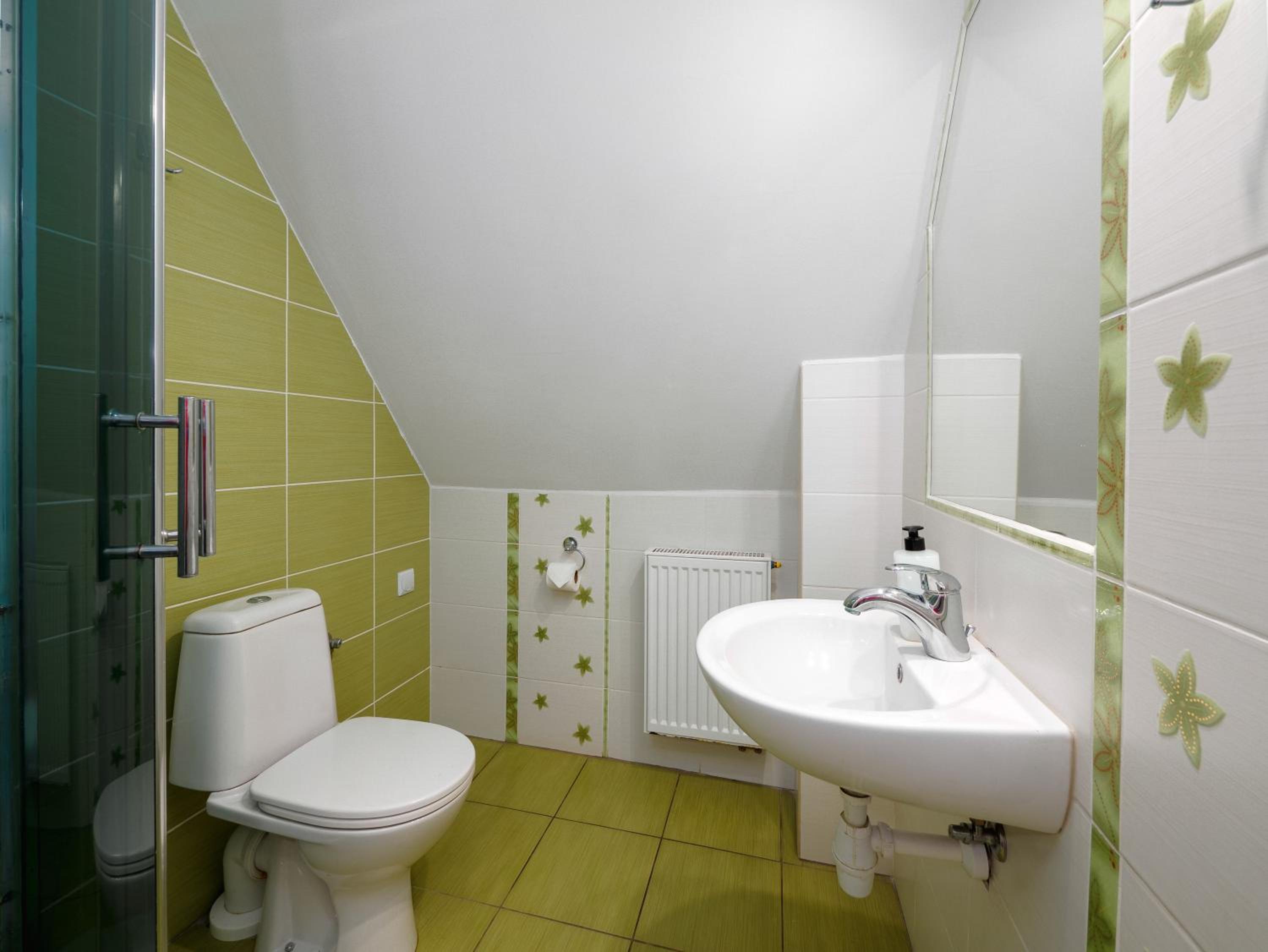 Quadruple Room with Private Bathroom - Photo 2