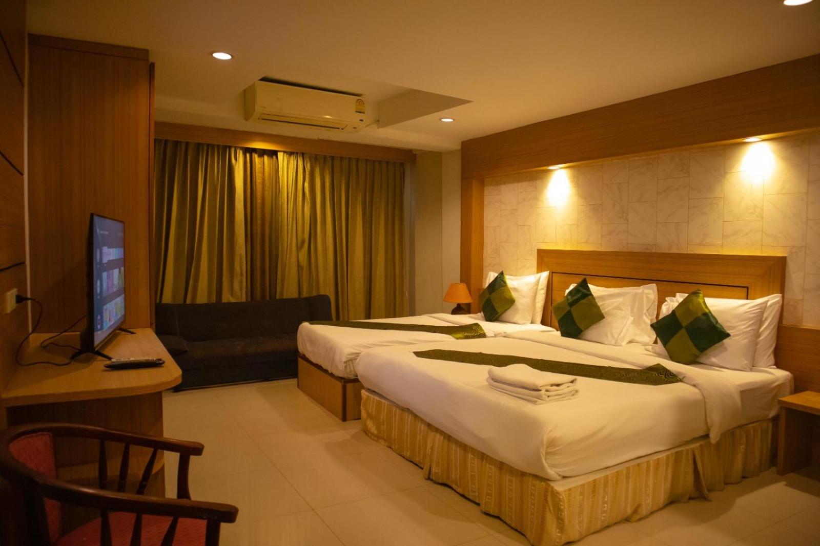 Triple Room with City View - Photo 6